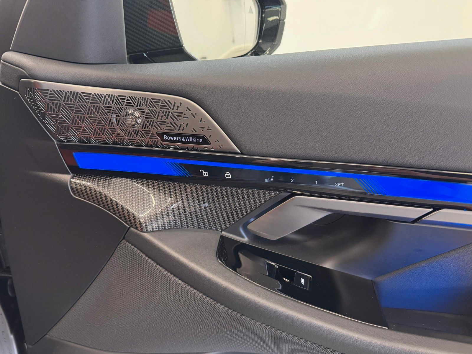 Fahrzeugabbildung BMW M5 Limousine ACC,HUD,B&W,KERAMIK,360,CARBON