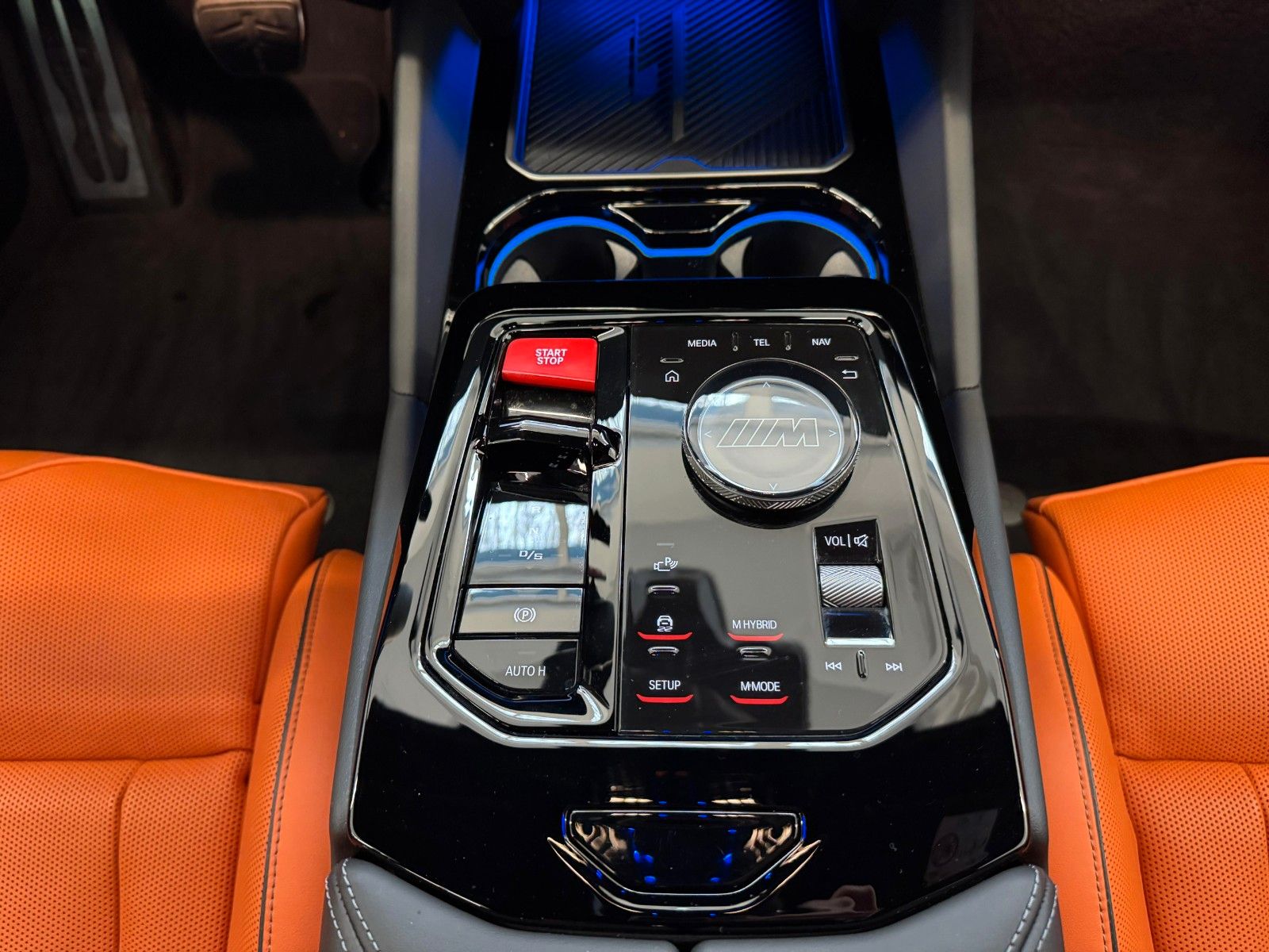 Fahrzeugabbildung BMW M5 Limousine ACC,HUD,B&W,KERAMIK,360,CARBON