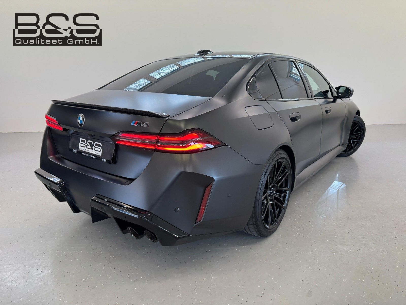 Fahrzeugabbildung BMW M5 Limousine ACC,HUD,B&W,KERAMIK,360,CARBON