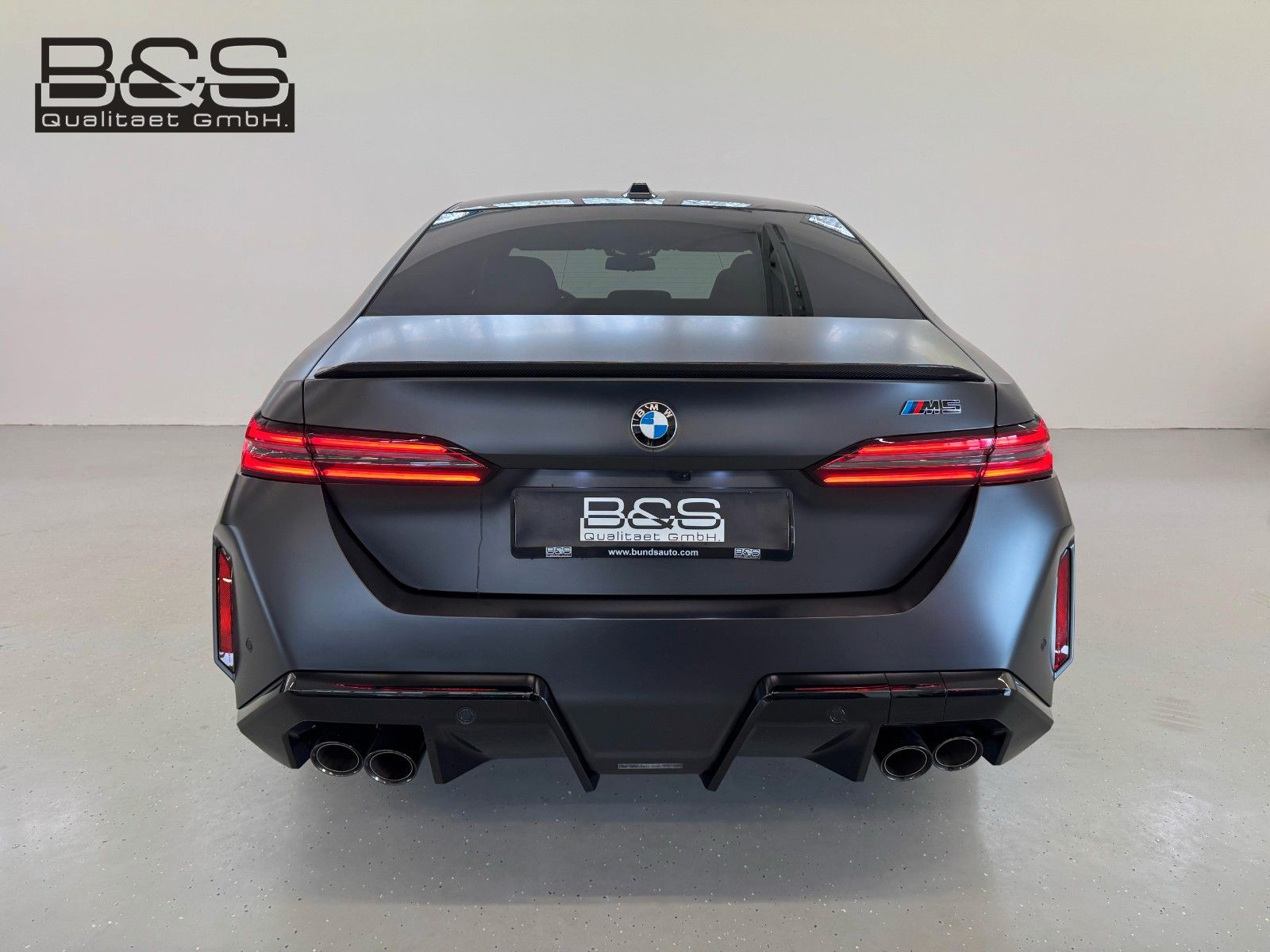 Fahrzeugabbildung BMW M5 Limousine ACC,HUD,B&W,KERAMIK,360,CARBON