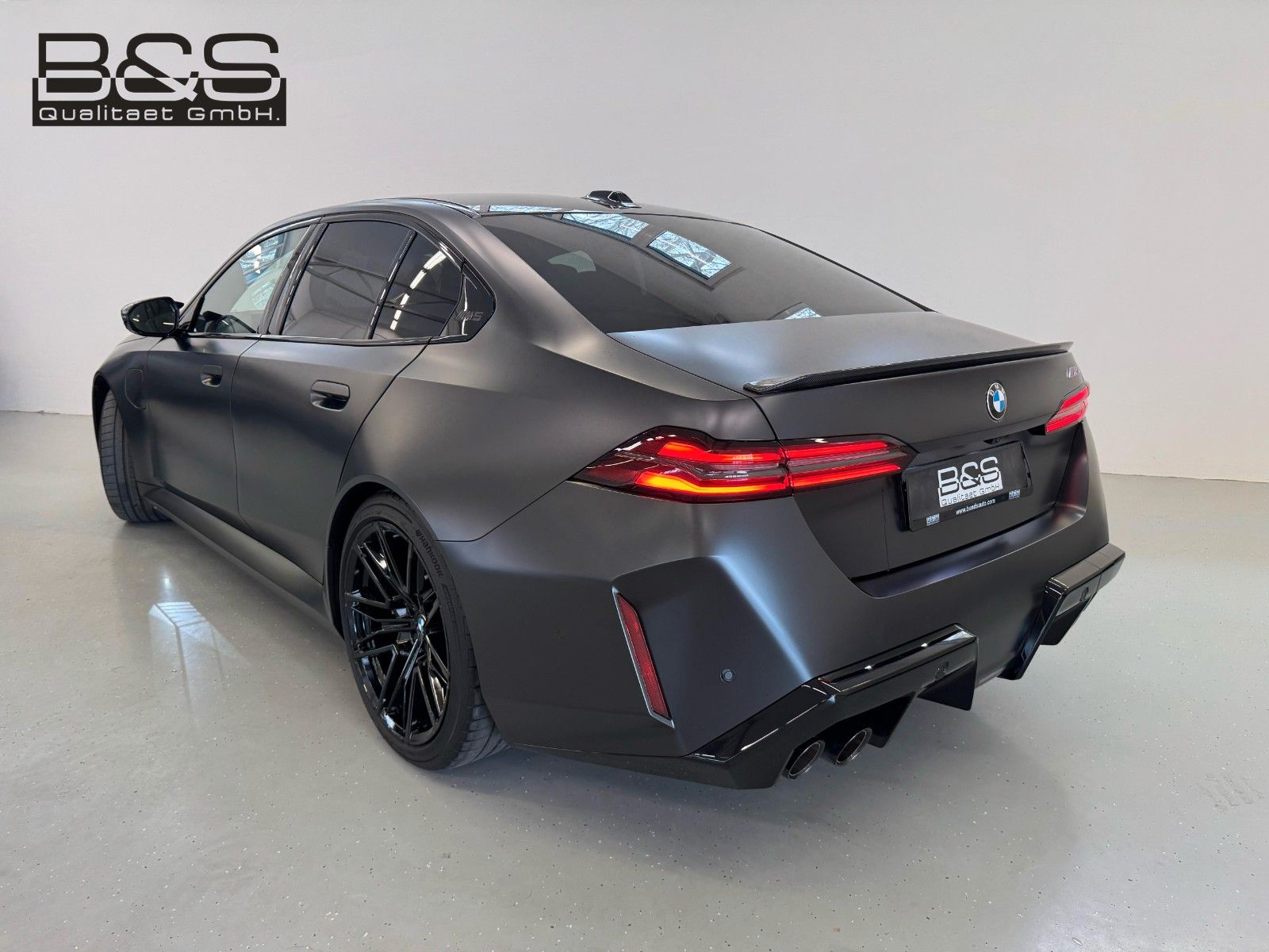 Fahrzeugabbildung BMW M5 Limousine ACC,HUD,B&W,KERAMIK,360,CARBON