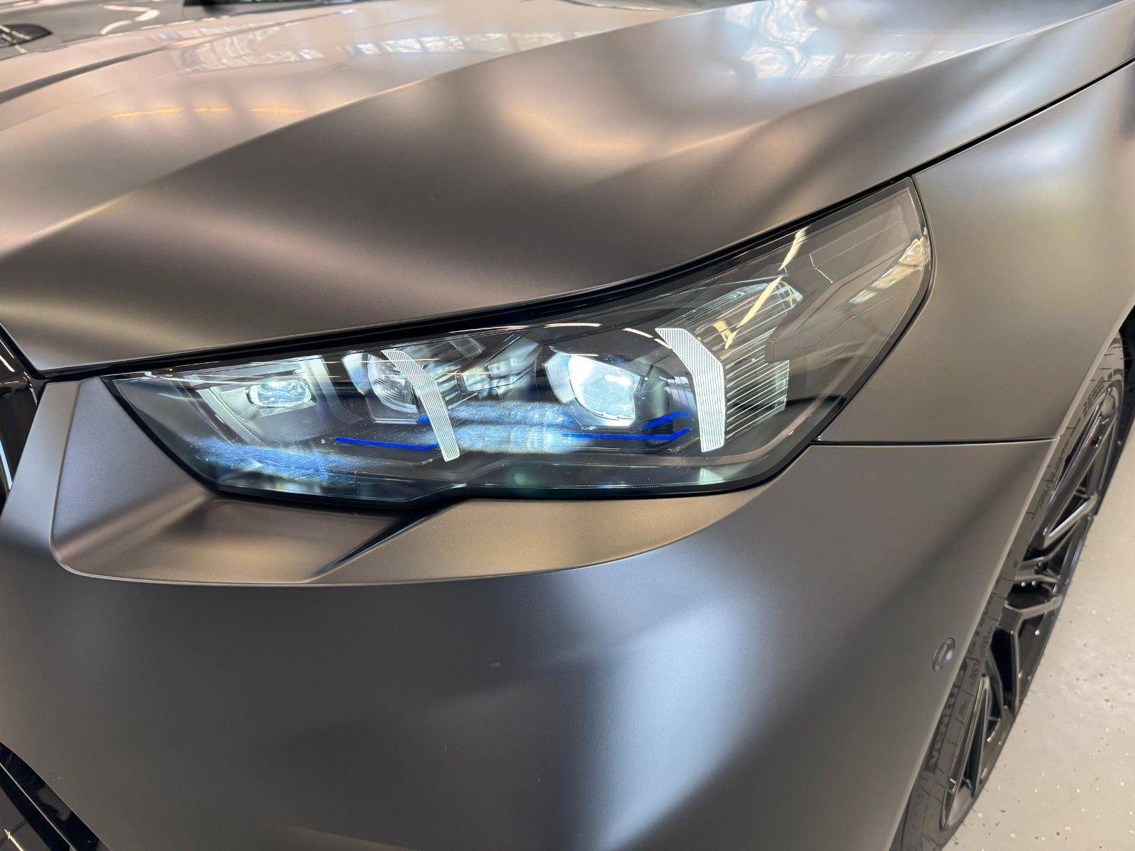 Fahrzeugabbildung BMW M5 Limousine ACC,HUD,B&W,KERAMIK,360,CARBON