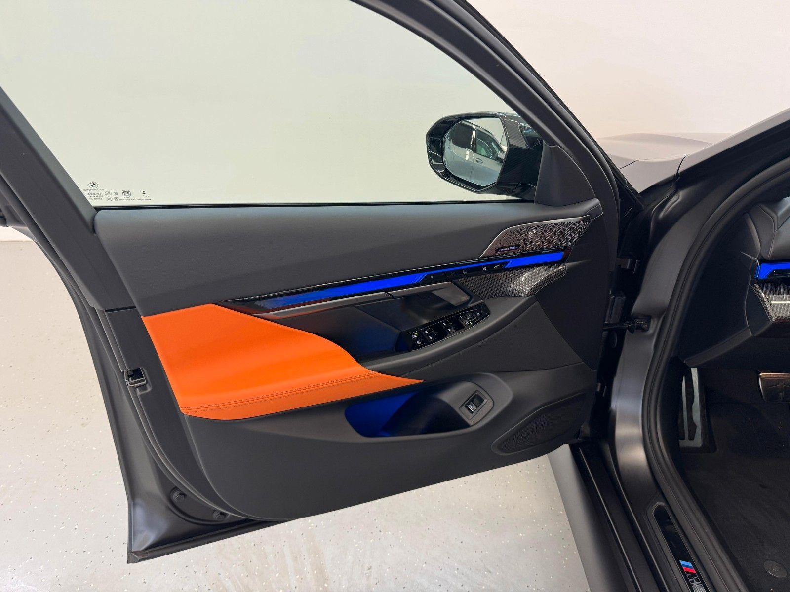 Fahrzeugabbildung BMW M5 Limousine ACC,HUD,B&W,KERAMIK,360,CARBON