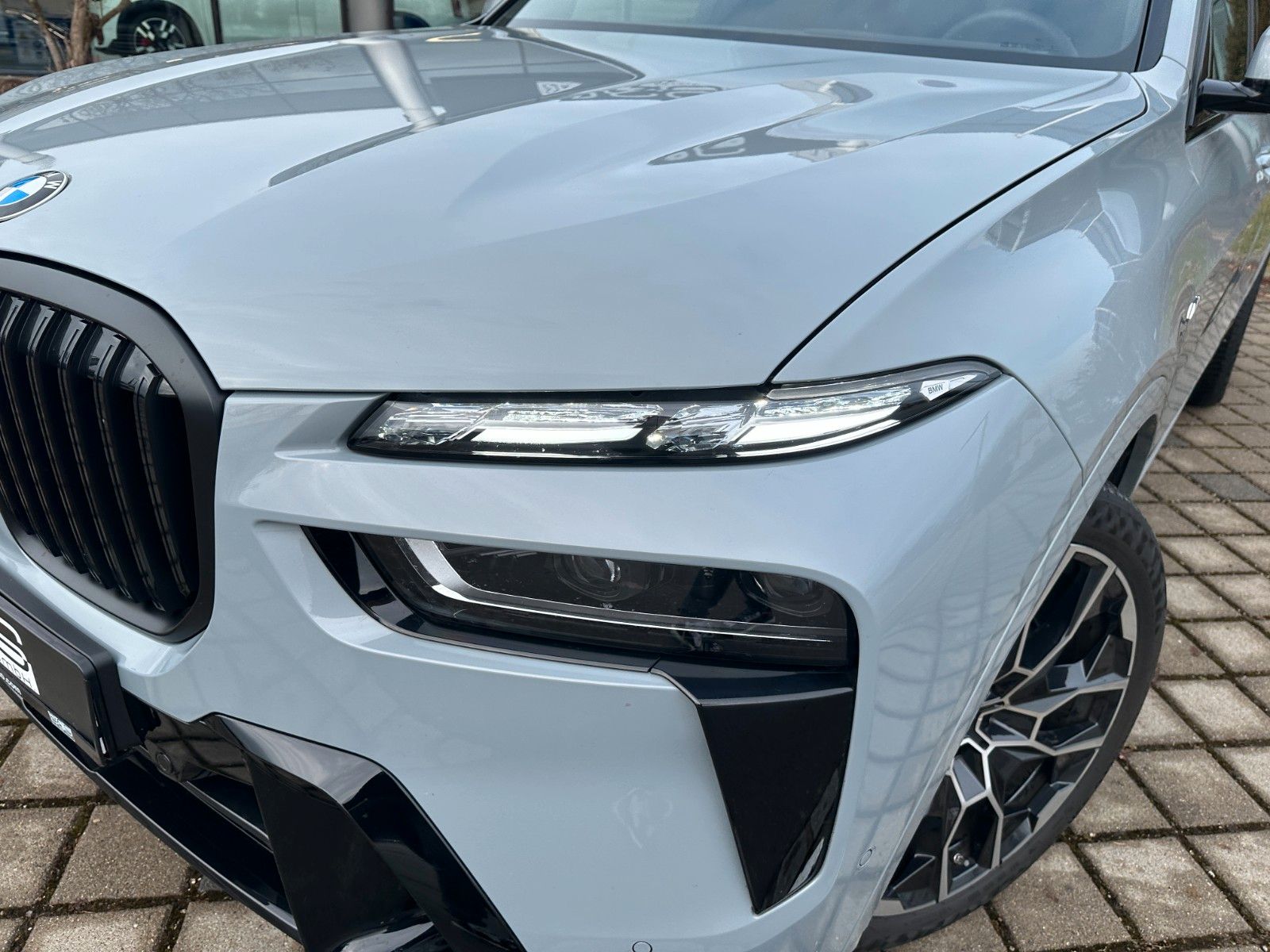 Fahrzeugabbildung BMW X7 xDrive 40d MSport ACC,HUD,SKYL,HARMAN,LUFT...