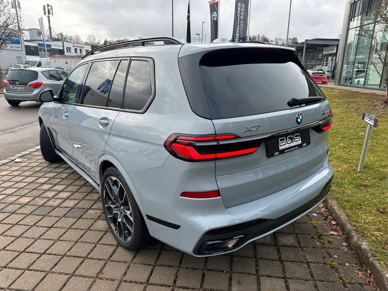 Fahrzeugabbildung BMW X7 xDrive 40d MSport ACC,HUD,SKYL,HARMAN,LUFT...