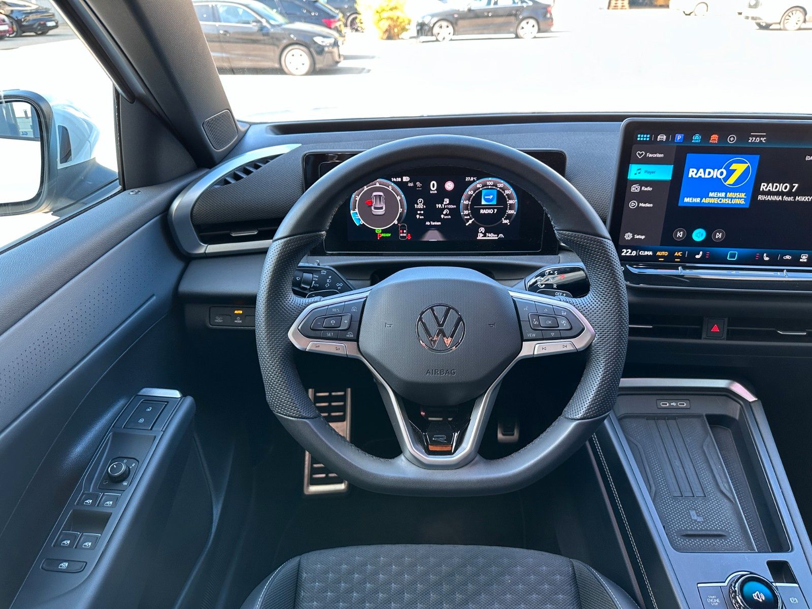 Fahrzeugabbildung Volkswagen T-Roc 1.5 eTSI R-Line|Deutsch Fzg|UNFALLFREI|