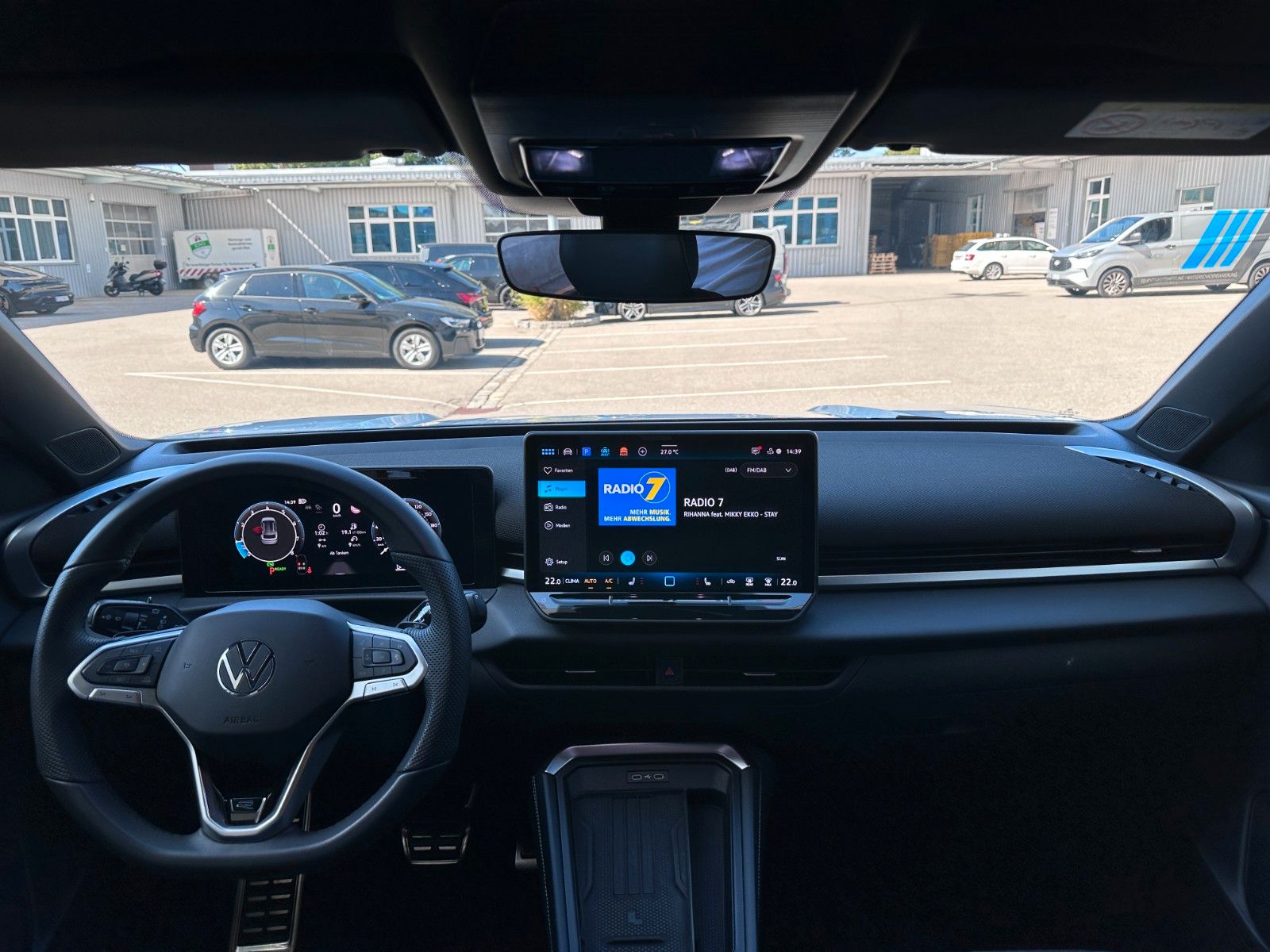 Fahrzeugabbildung Volkswagen T-Roc 1.5 eTSI R-Line|Deutsch Fzg|UNFALLFREI|