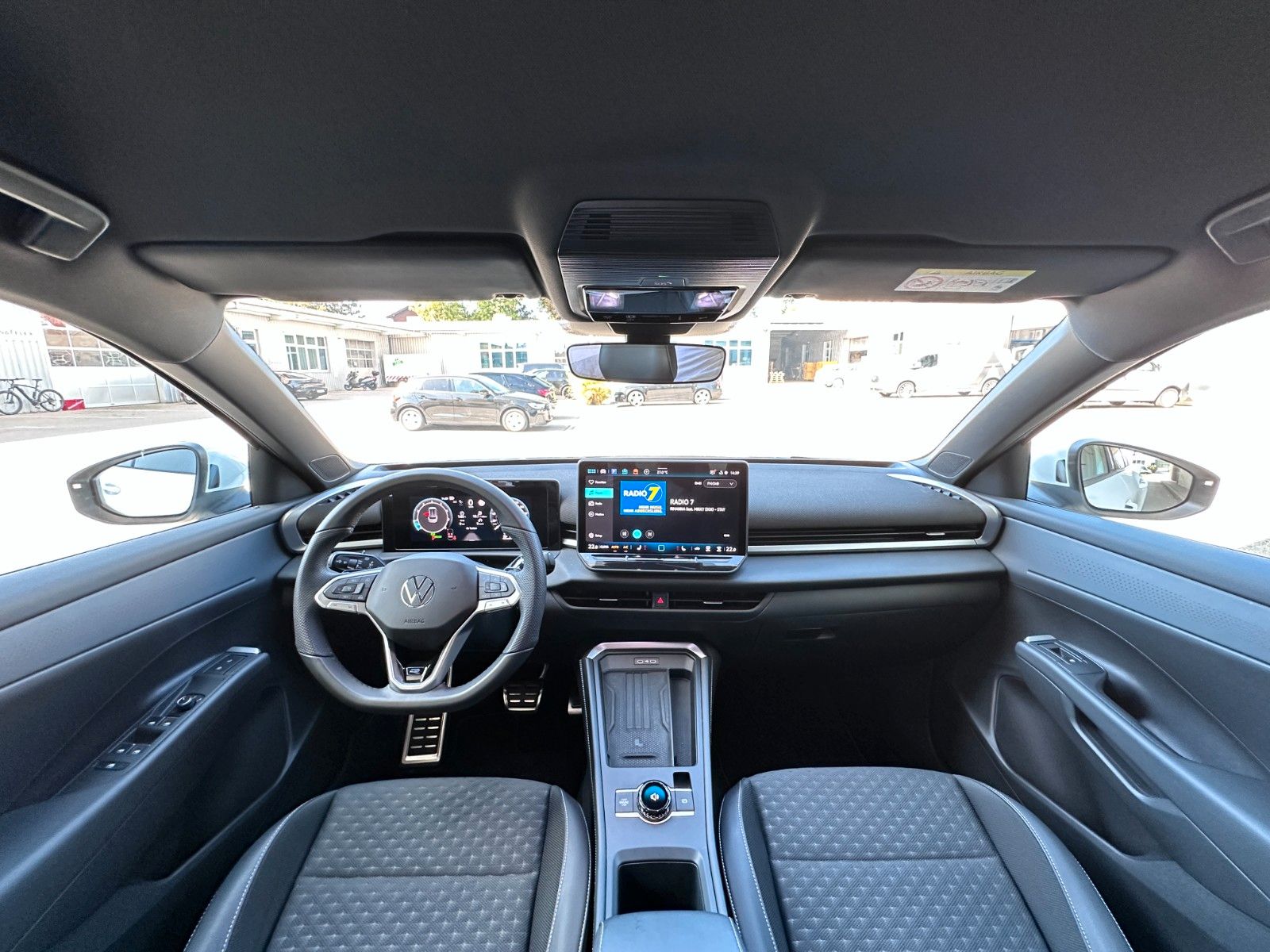 Fahrzeugabbildung Volkswagen T-Roc 1.5 eTSI R-Line|Deutsch Fzg|UNFALLFREI|