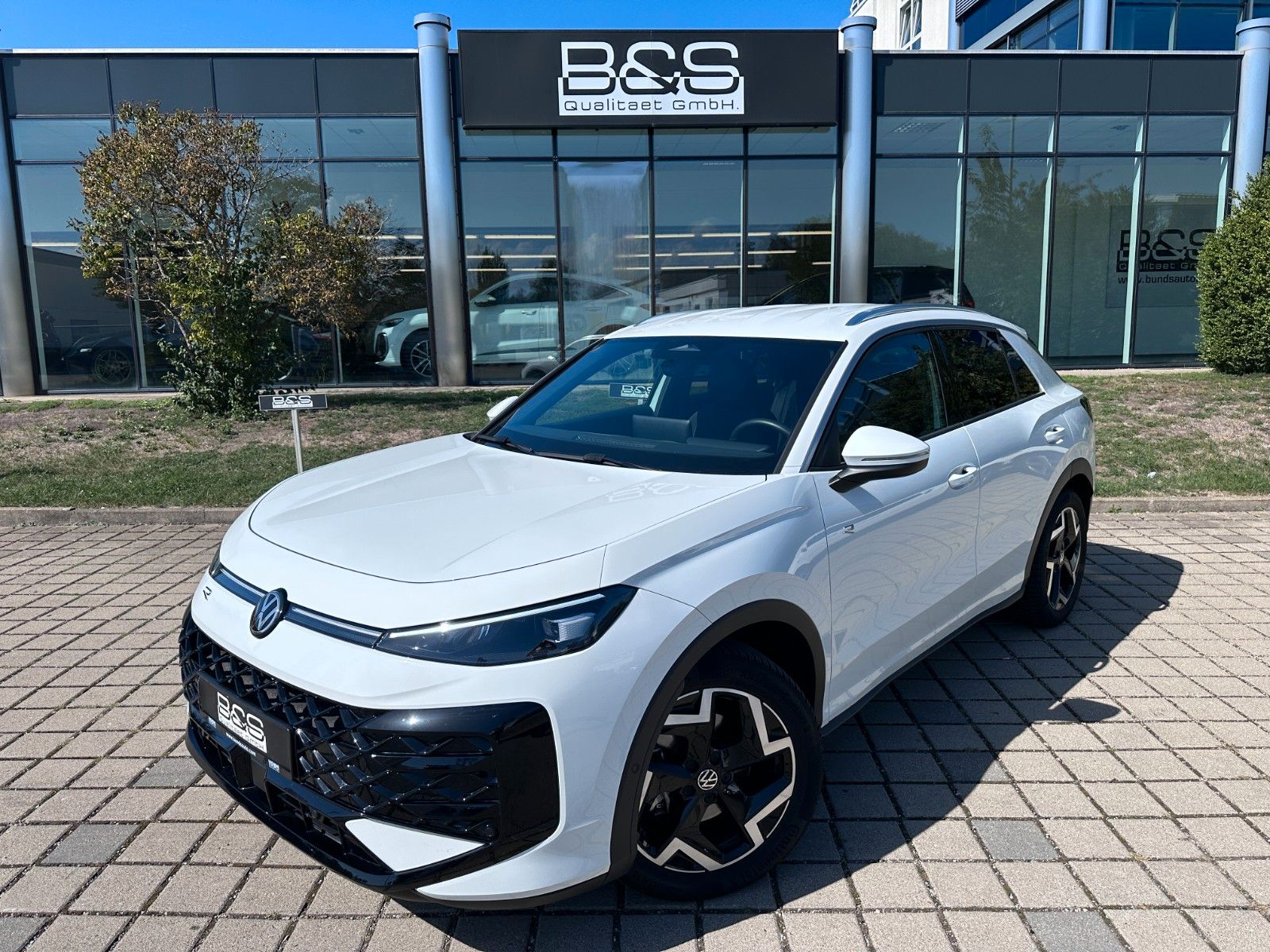 Fahrzeugabbildung Volkswagen T-Roc 1.5 eTSI R-Line|Deutsch Fzg|UNFALLFREI|