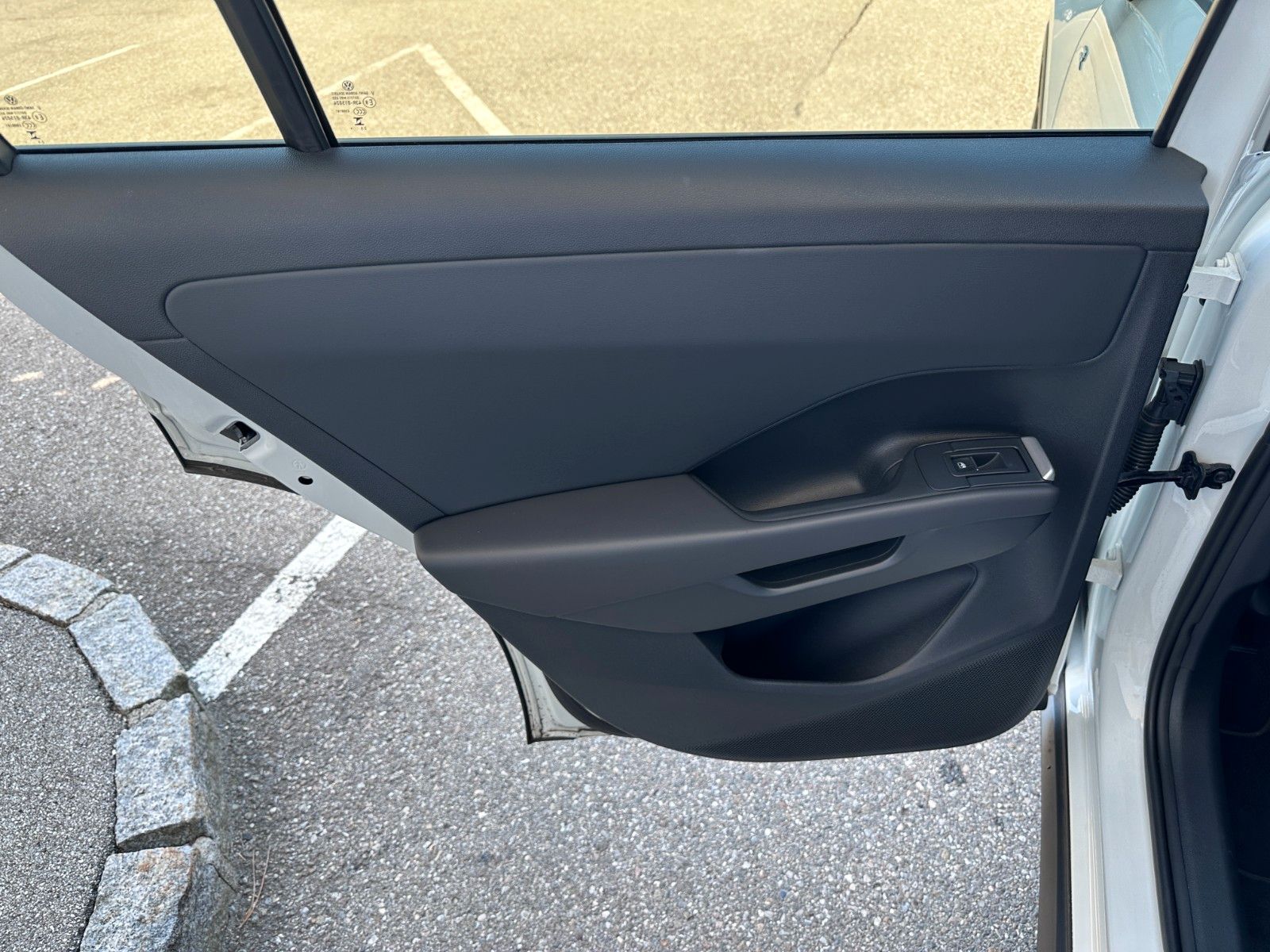 Fahrzeugabbildung Volkswagen T-Roc 1.5 eTSI R-Line|Deutsch Fzg|UNFALLFREI|