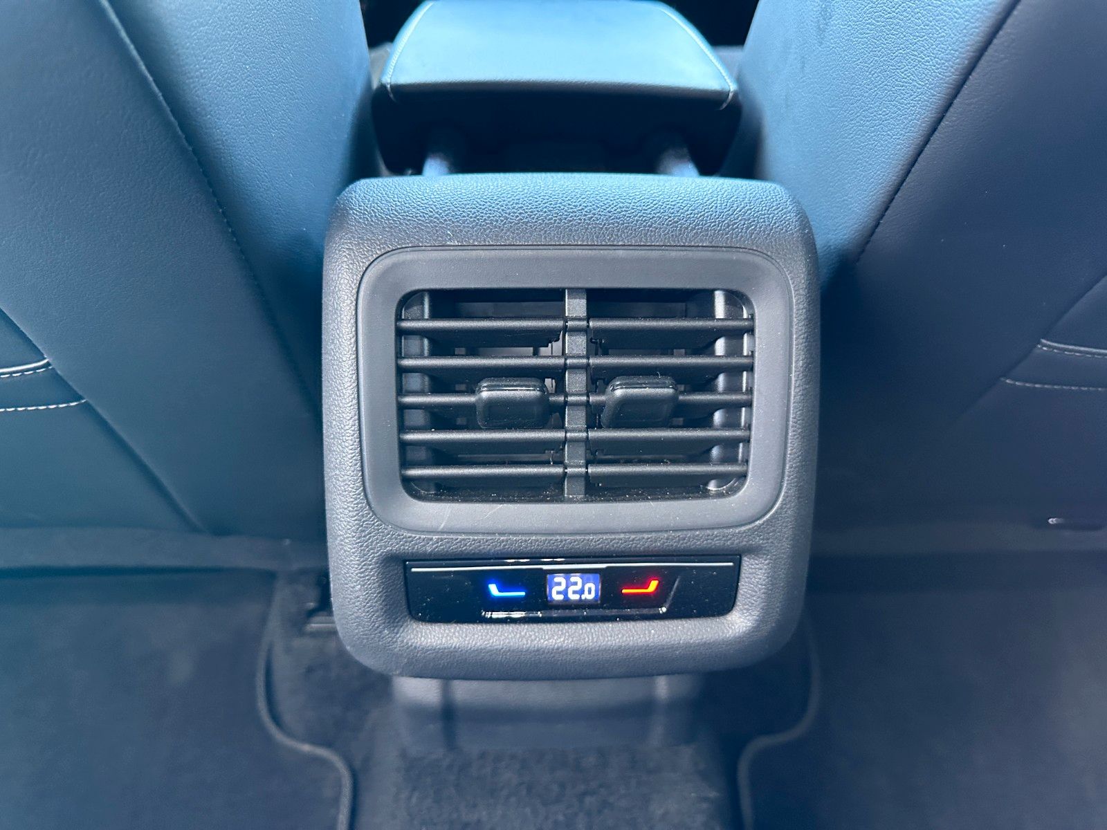 Fahrzeugabbildung Volkswagen T-Roc 1.5 eTSI R-Line|Deutsch Fzg|UNFALLFREI|