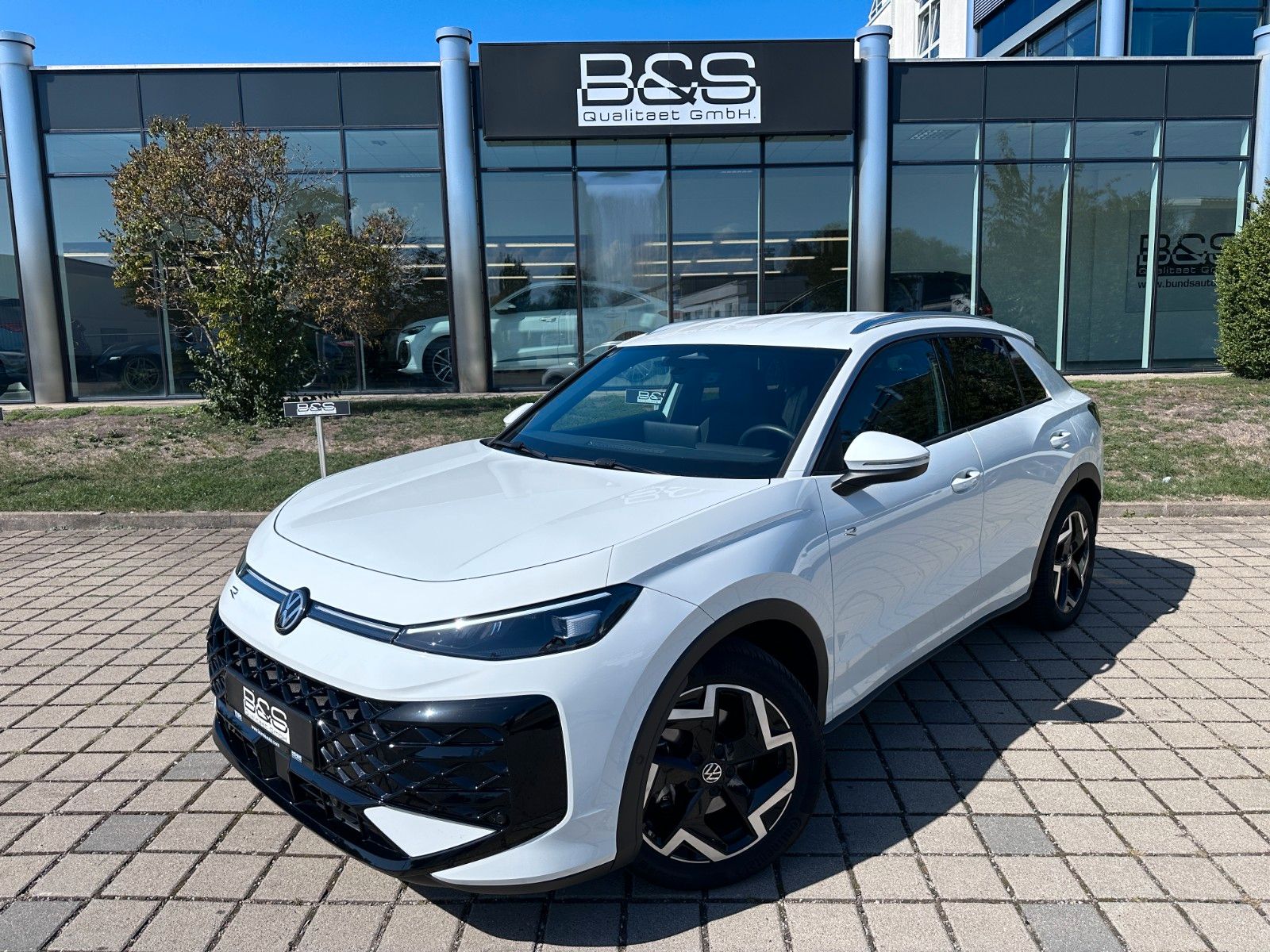 Fahrzeugabbildung Volkswagen T-Roc 1.5 eTSI R-Line|Deutsch Fzg|UNFALLFREI|