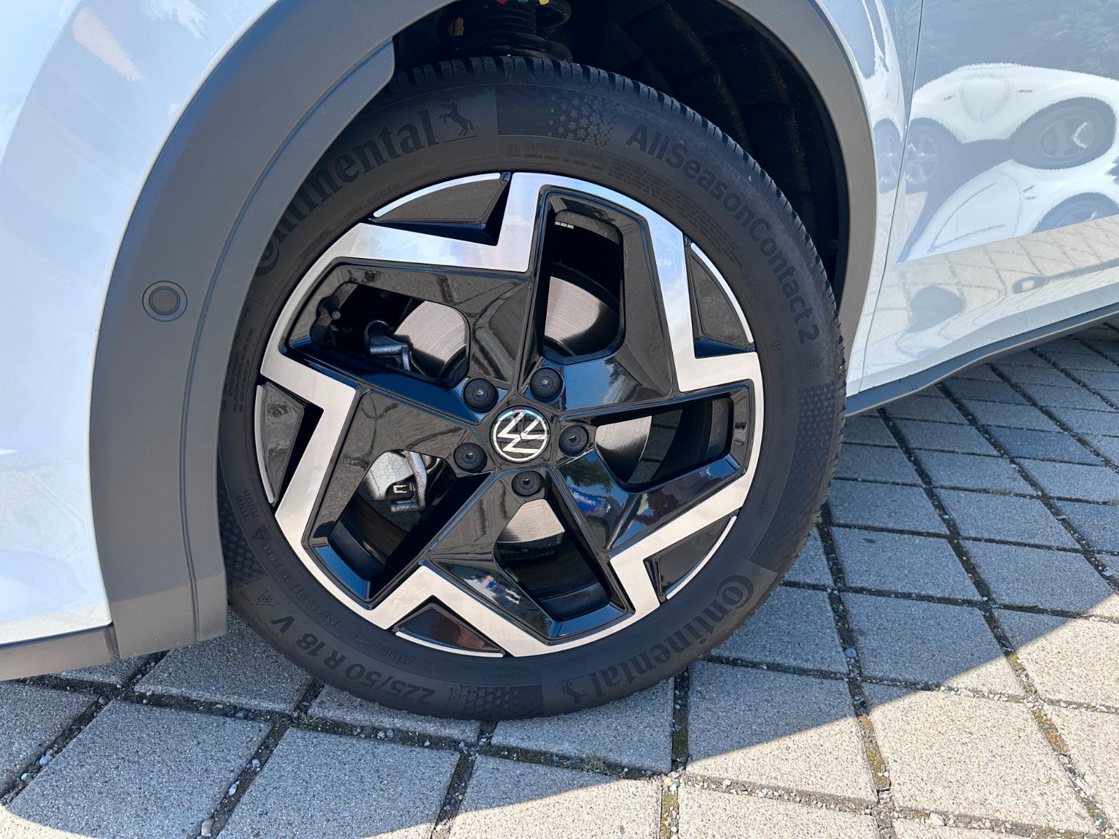 Fahrzeugabbildung Volkswagen T-Roc 1.5 eTSI R-Line|Deutsch Fzg|UNFALLFREI|