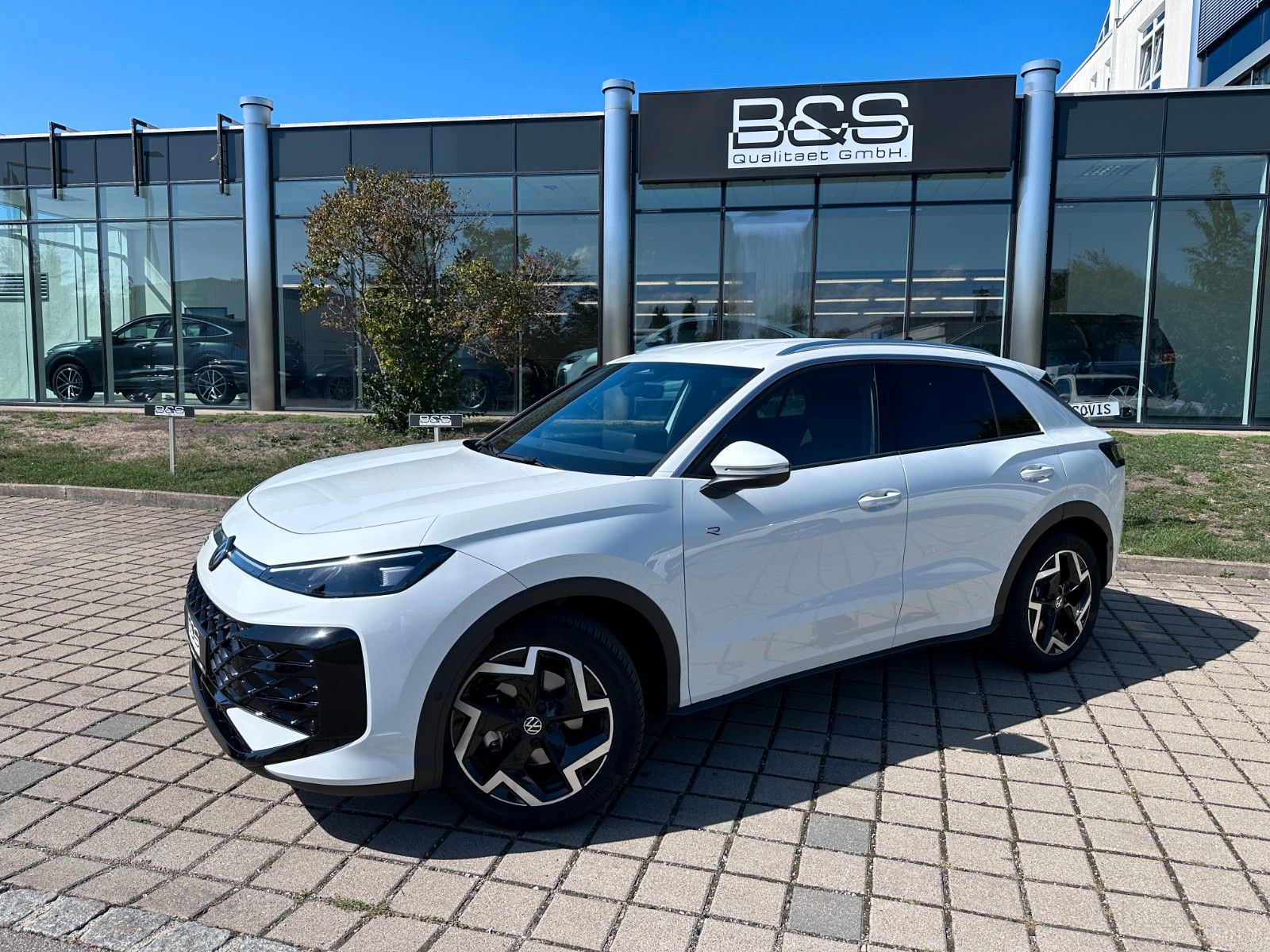 Fahrzeugabbildung Volkswagen T-Roc 1.5 eTSI R-Line|Deutsch Fzg|UNFALLFREI|