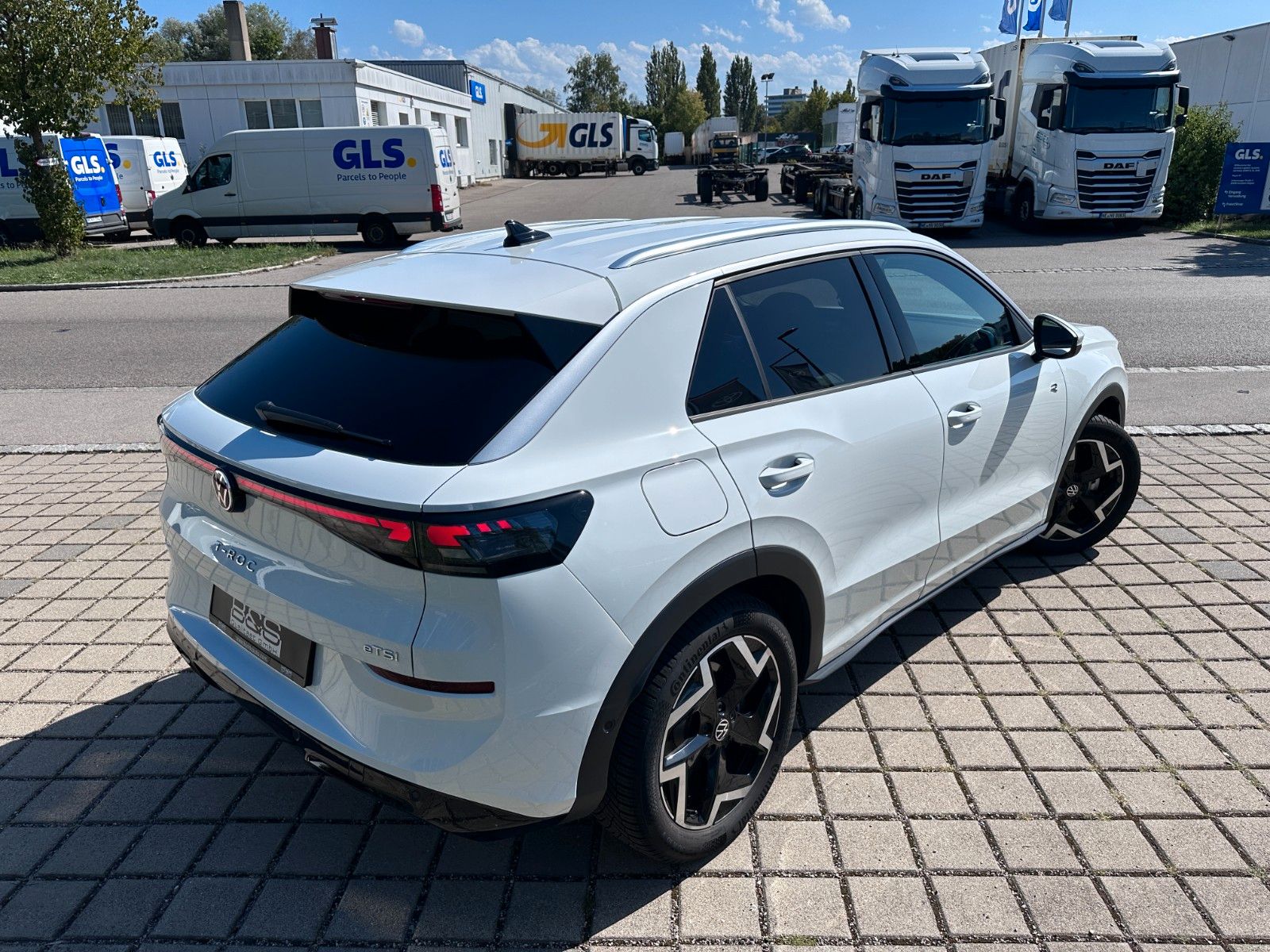 Fahrzeugabbildung Volkswagen T-Roc 1.5 eTSI R-Line|Deutsch Fzg|UNFALLFREI|