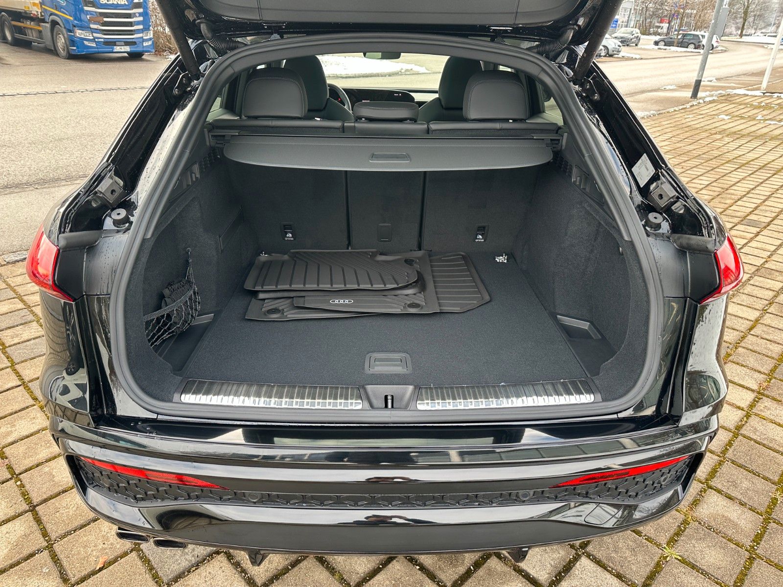Fahrzeugabbildung Audi Q5 Sportback 2.0TDI quattro S-Line ACC,PANO