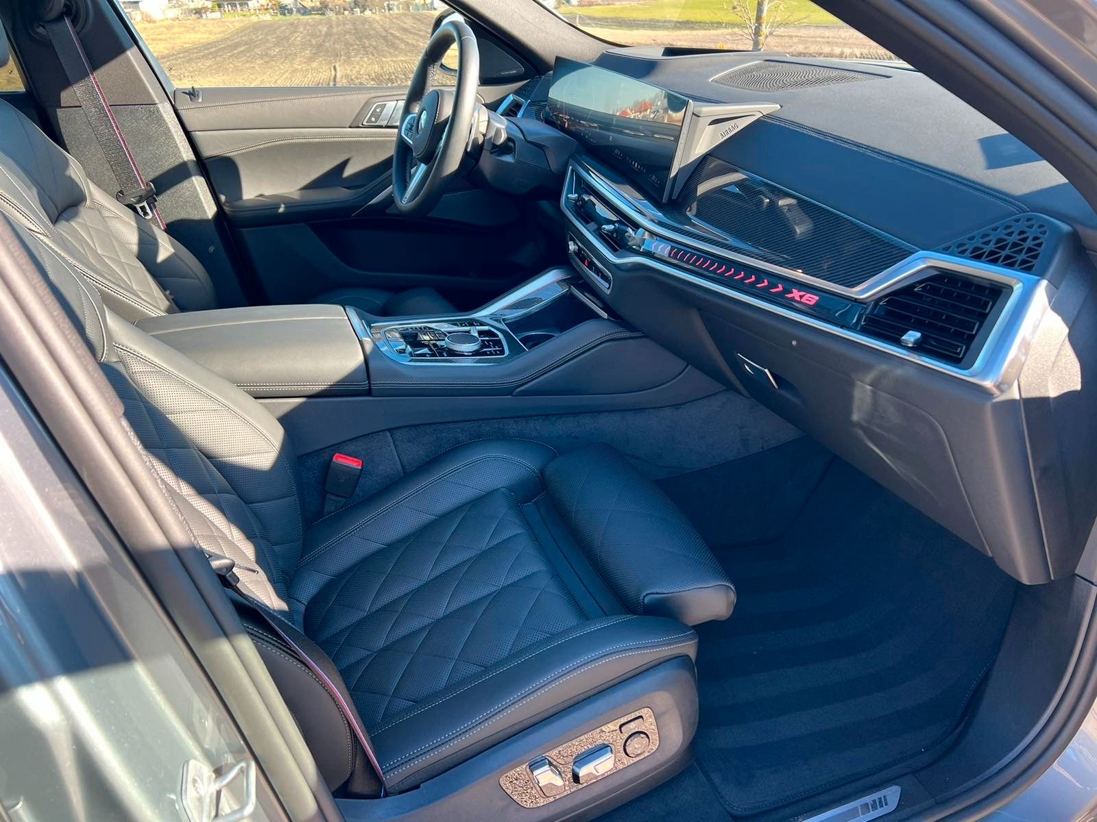 Fahrzeugabbildung BMW X6 30d xDrive MSport ACC,HUD,PANO,HARMAN,LUFT