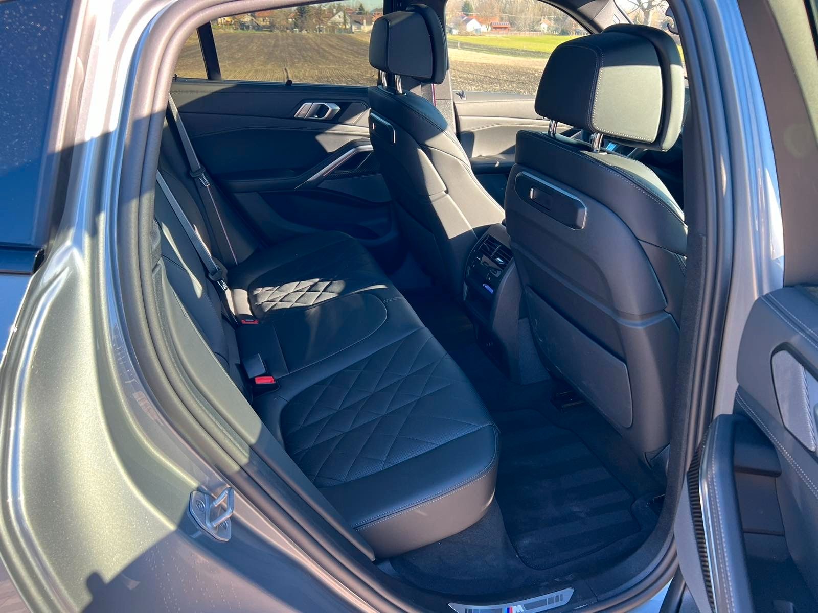 Fahrzeugabbildung BMW X6 30d xDrive MSport ACC,HUD,PANO,HARMAN,LUFT