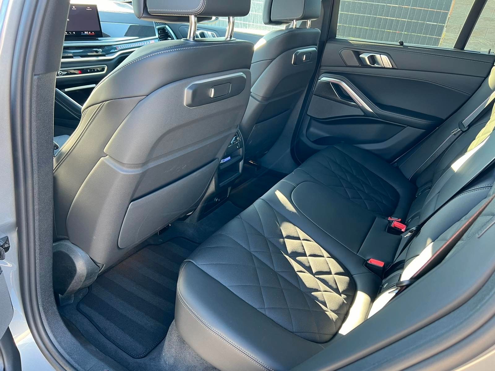 Fahrzeugabbildung BMW X6 30d xDrive MSport ACC,HUD,PANO,HARMAN,LUFT