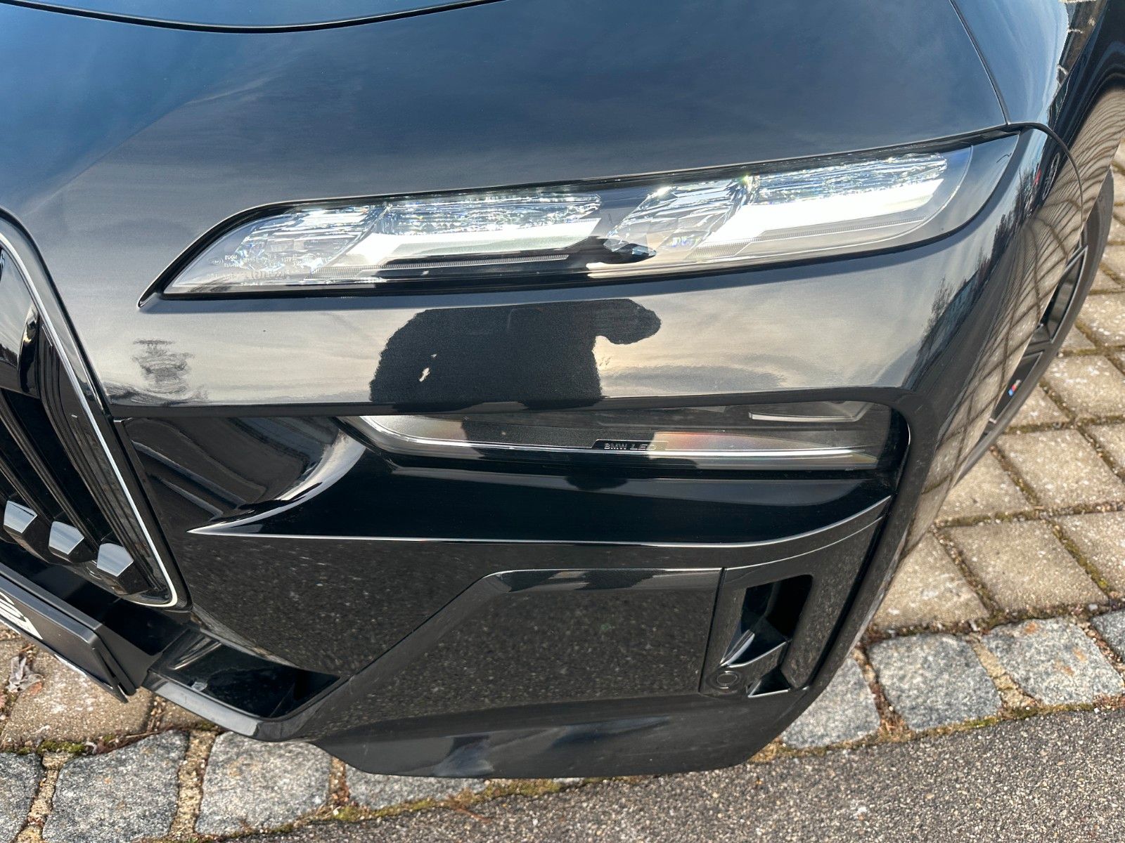 Fahrzeugabbildung BMW 740d xDrive MSport ACC,HUD,SKYL,B&W,SOFTCL,LUFT