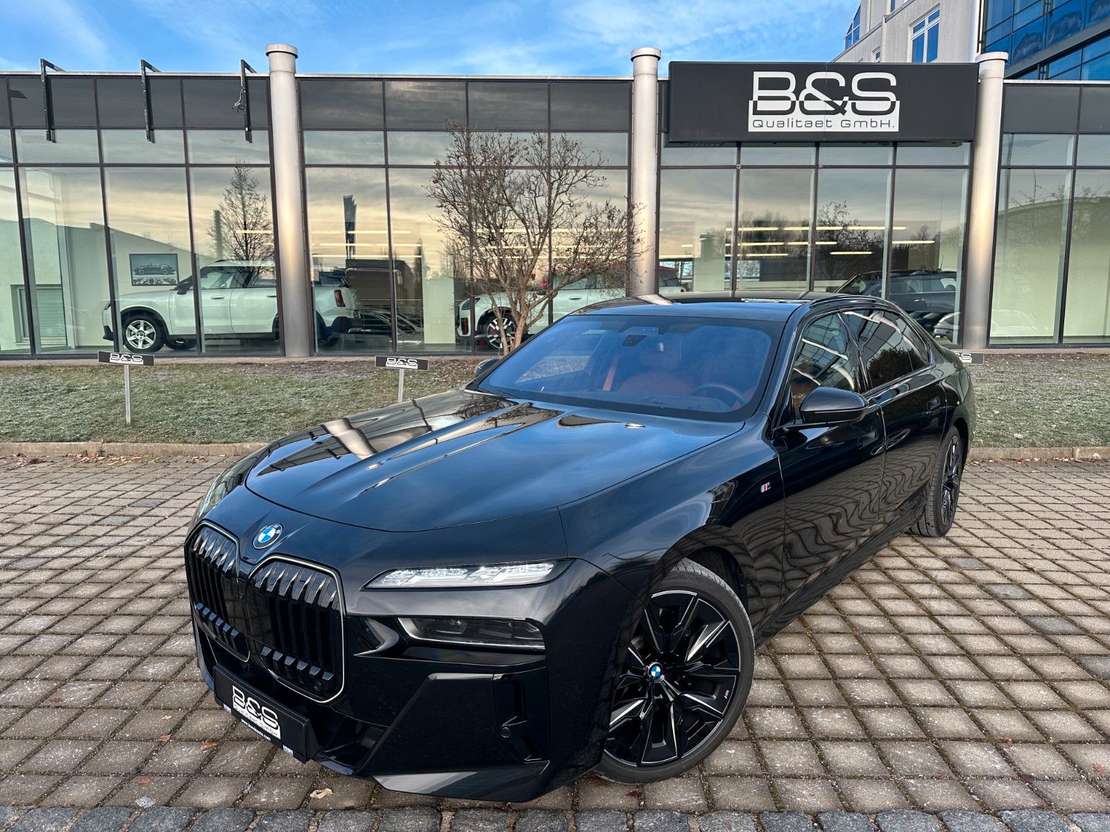 Fahrzeugabbildung BMW 740d xDrive MSport ACC,HUD,SKYL,B&W,SOFTCL,LUFT