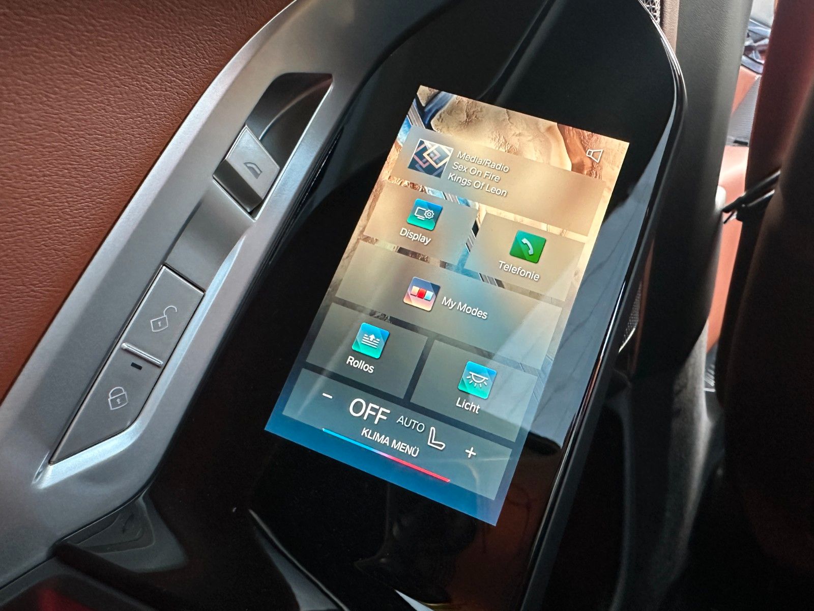 Fahrzeugabbildung BMW 740d xDrive MSport ACC,HUD,SKYL,B&W,SOFTCL,LUFT