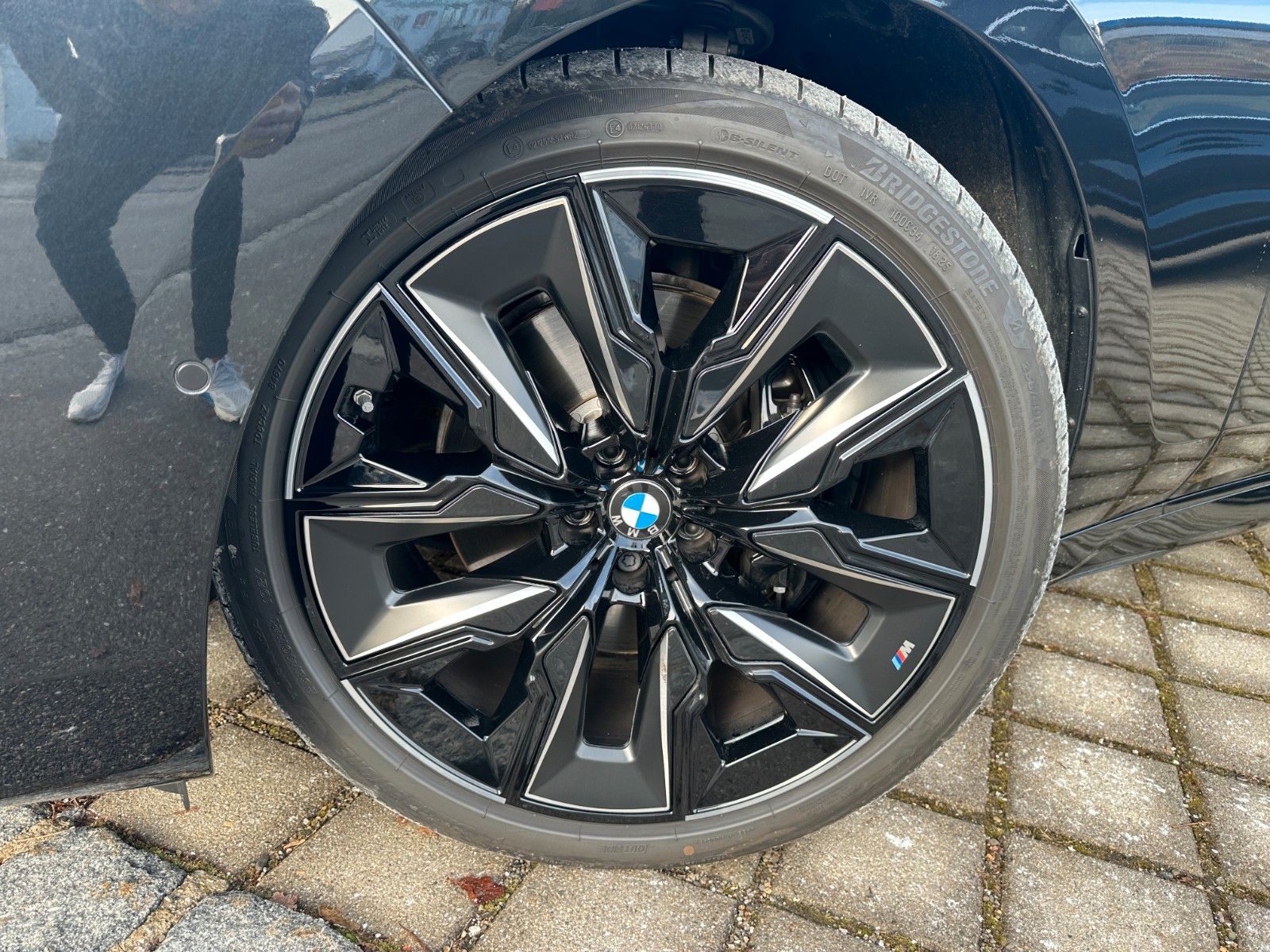 Fahrzeugabbildung BMW 740d xDrive MSport ACC,HUD,SKYL,B&W,SOFTCL,LUFT