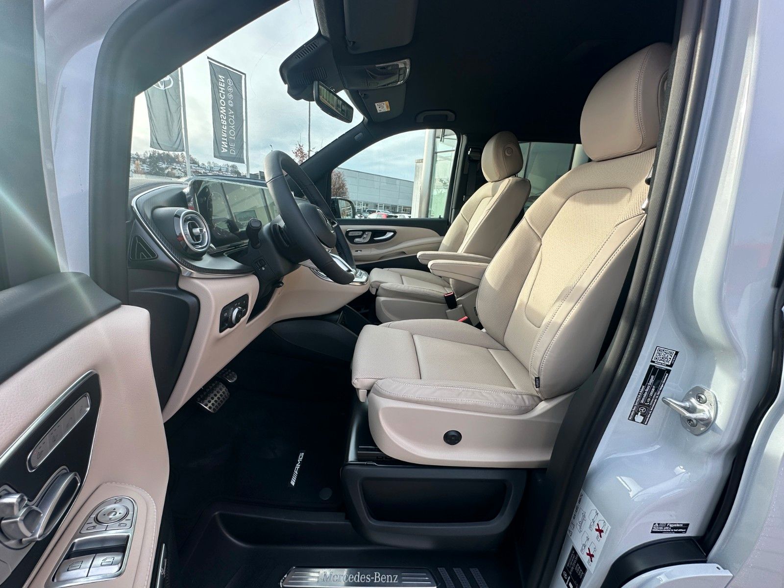 Fahrzeugabbildung Mercedes-Benz V 300 d 4MATIC EXCLUSIVE extralang DISTR,BURM,..