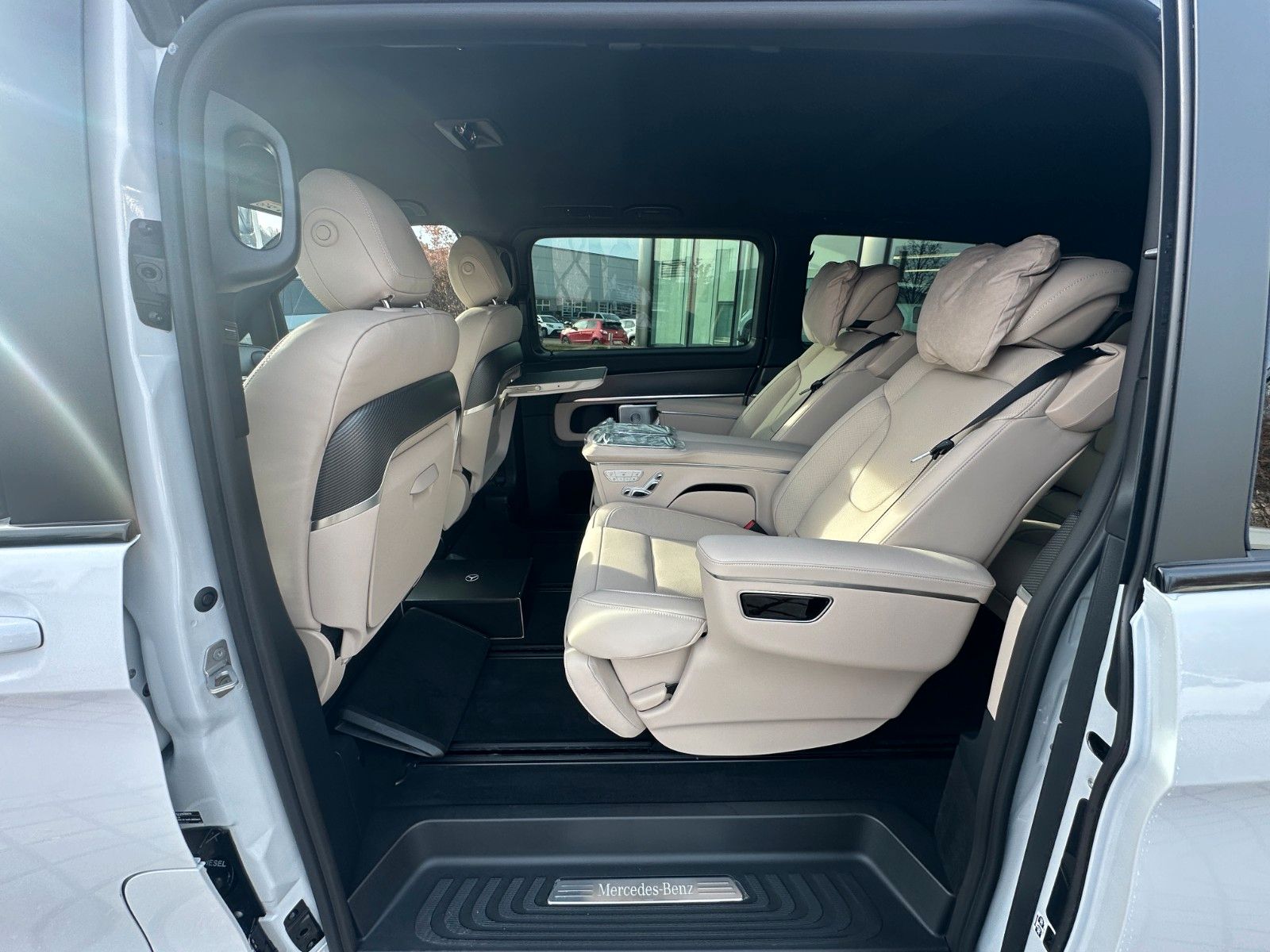 Fahrzeugabbildung Mercedes-Benz V 300 d 4MATIC EXCLUSIVE extralang DISTR,BURM,..