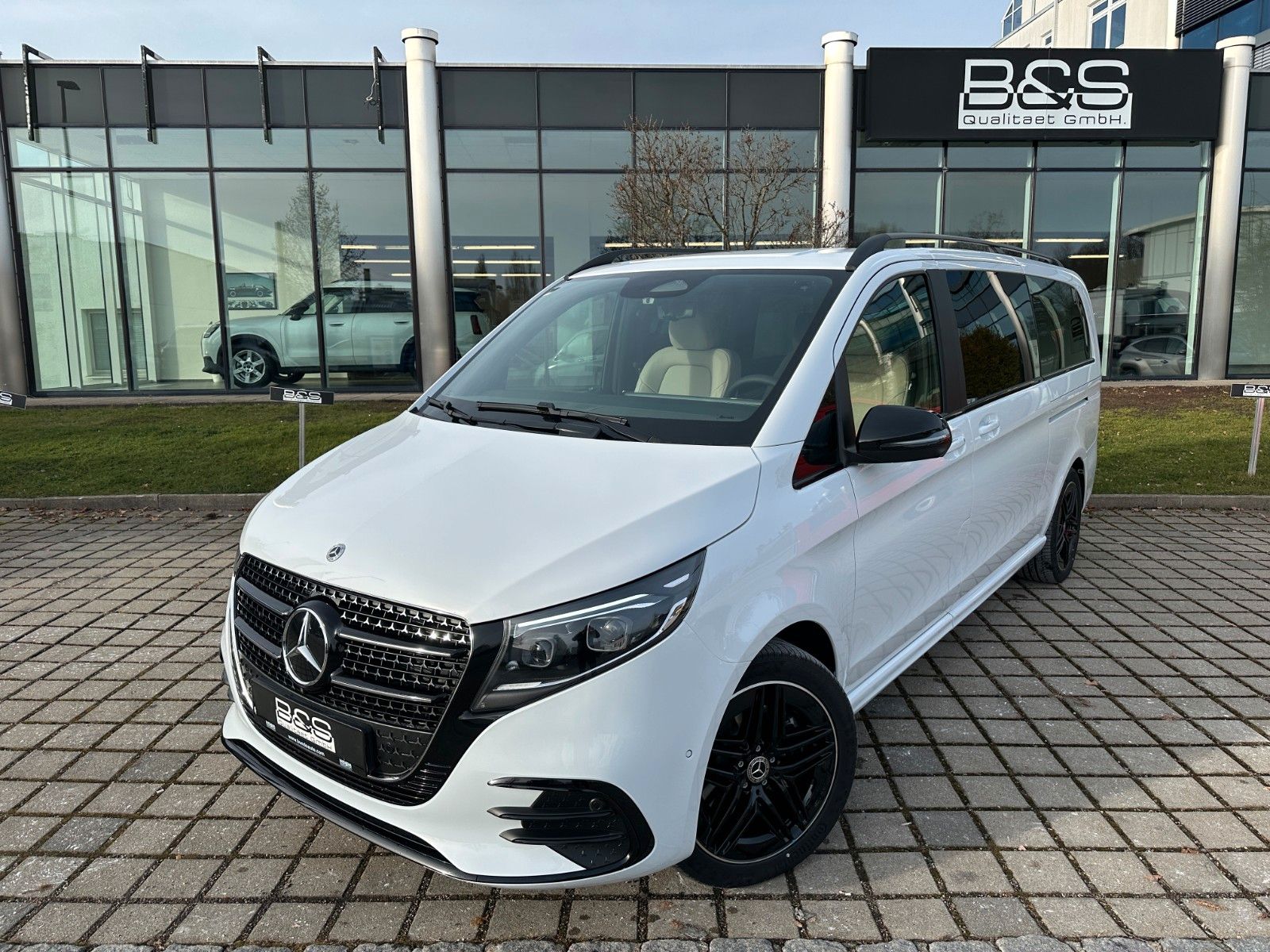Fahrzeugabbildung Mercedes-Benz V 300 d 4MATIC EXCLUSIVE extralang DISTR,BURM,..