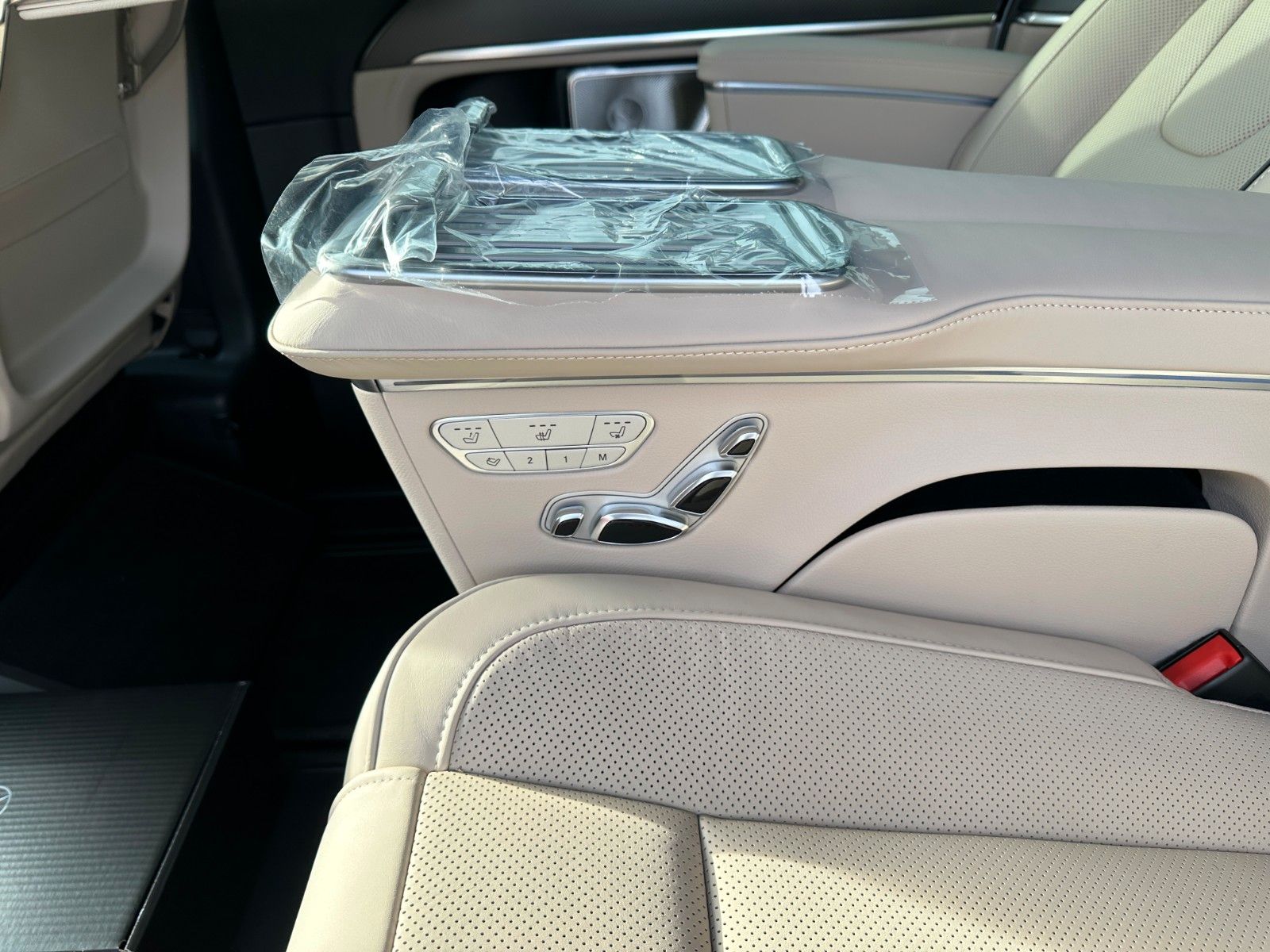 Fahrzeugabbildung Mercedes-Benz V 300 d 4MATIC EXCLUSIVE extralang DISTR,BURM,..