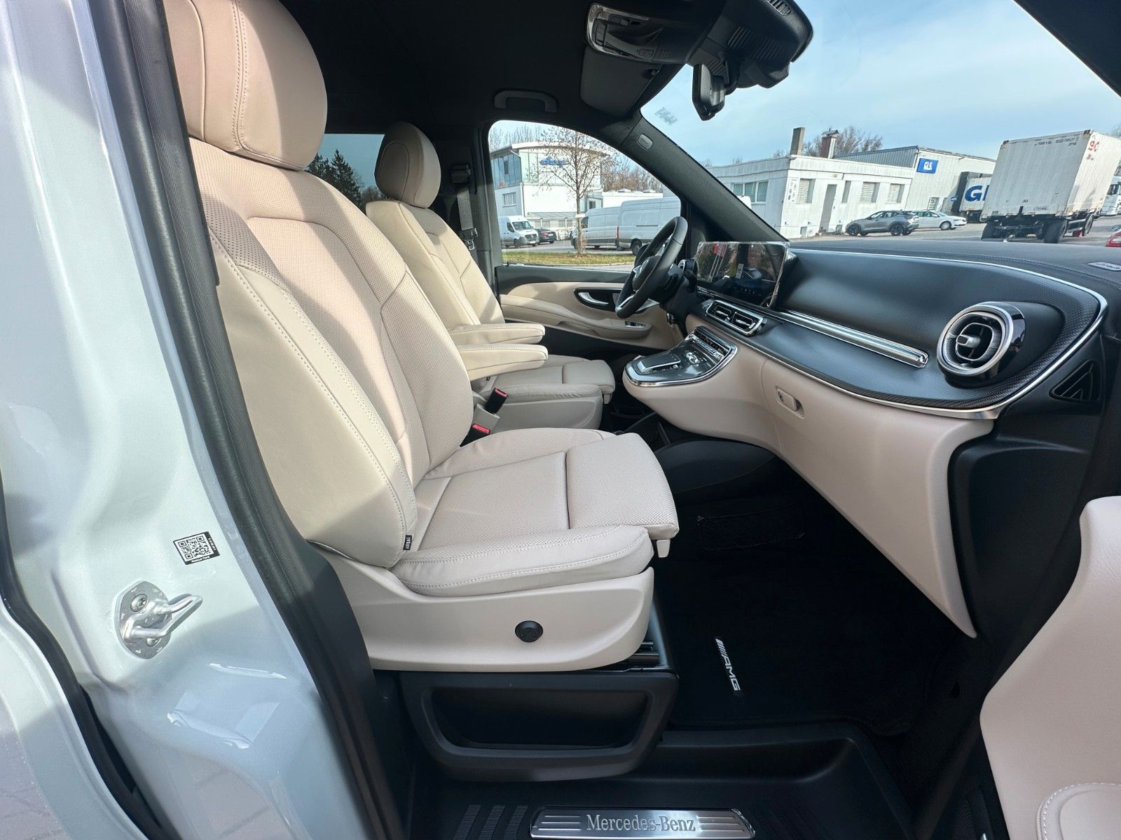 Fahrzeugabbildung Mercedes-Benz V 300 d 4MATIC EXCLUSIVE extralang DISTR,BURM,..