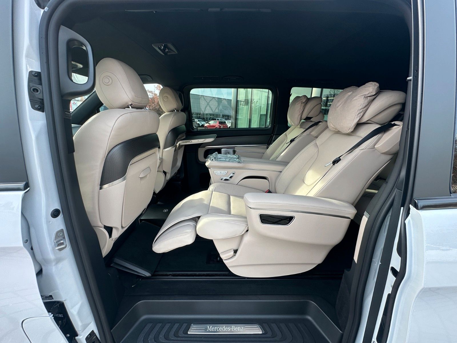 Fahrzeugabbildung Mercedes-Benz V 300 d 4MATIC EXCLUSIVE extralang DISTR,BURM,..