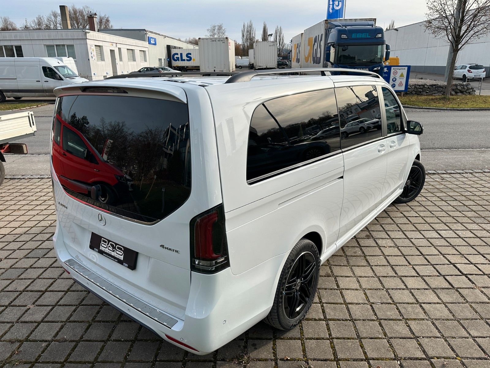 Fahrzeugabbildung Mercedes-Benz V 300 d 4MATIC EXCLUSIVE extralang DISTR,BURM,..