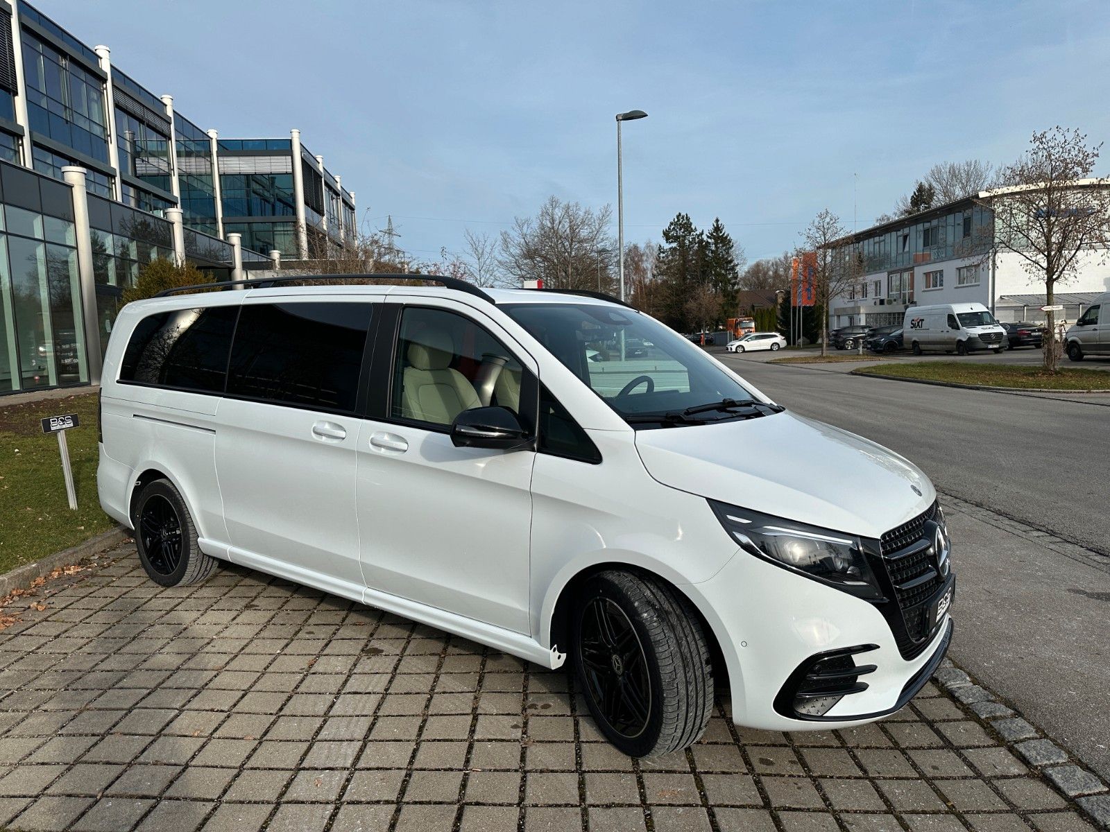 Fahrzeugabbildung Mercedes-Benz V 300 d 4MATIC EXCLUSIVE extralang DISTR,BURM,..