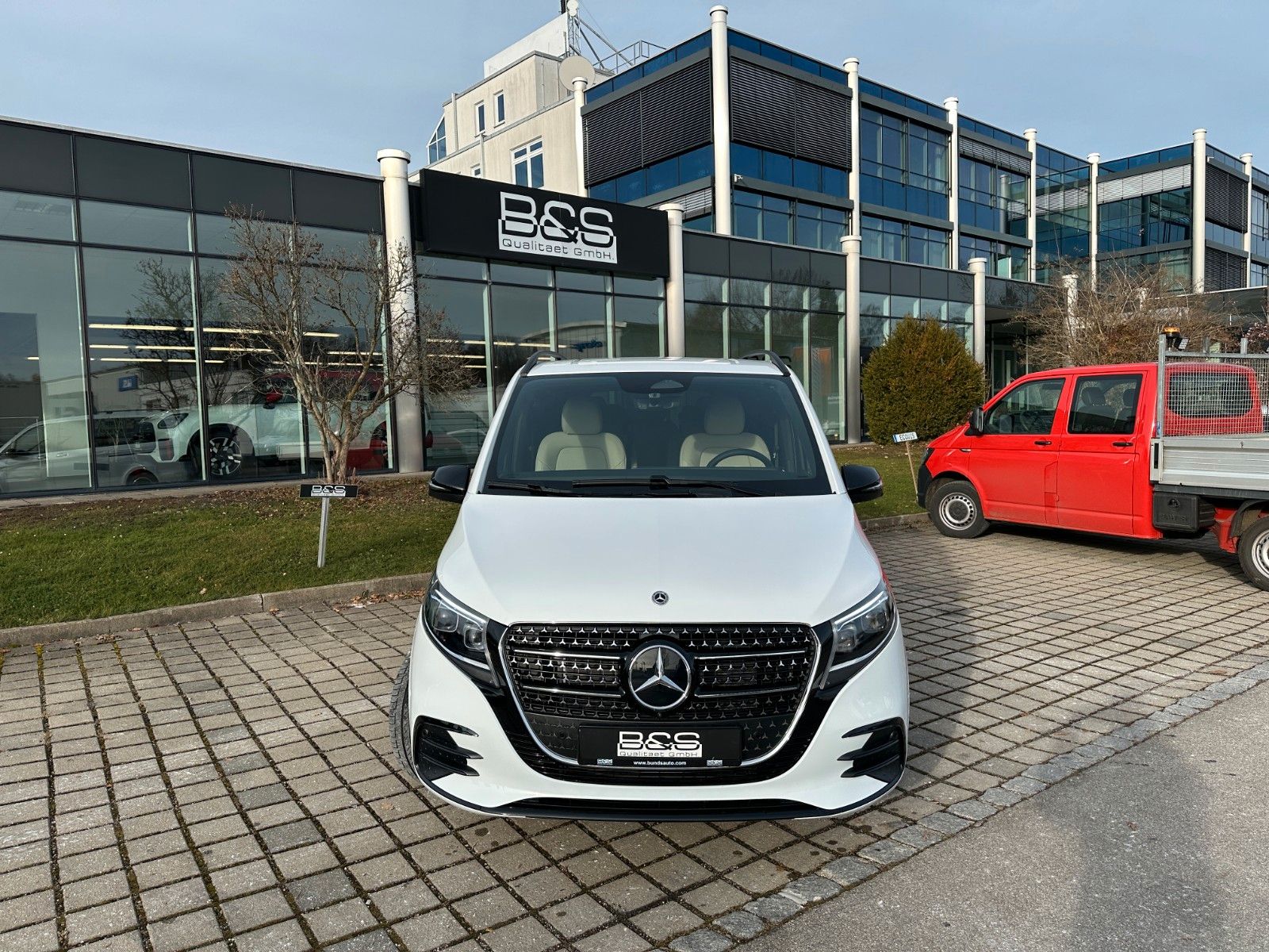 Fahrzeugabbildung Mercedes-Benz V 300 d 4MATIC EXCLUSIVE extralang DISTR,BURM,..