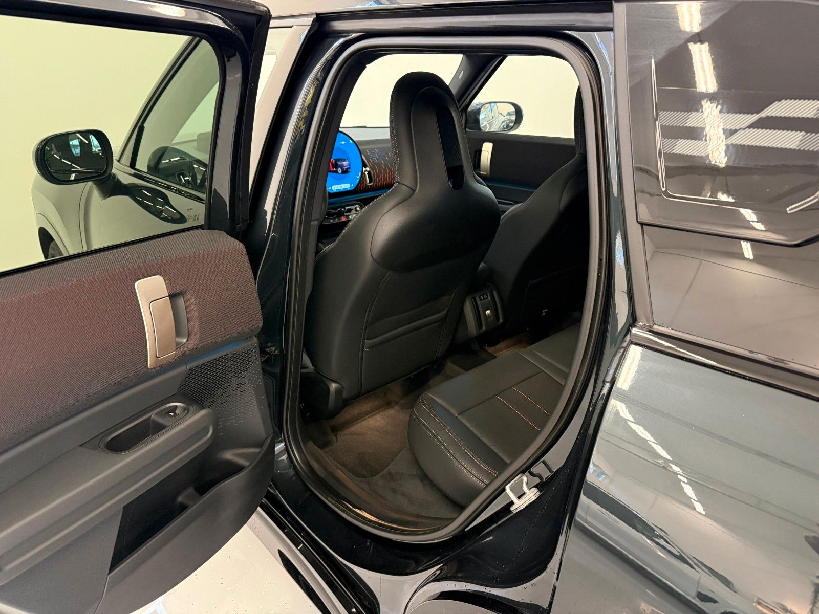 Fahrzeugabbildung MINI Countryman D JCW Trim ACC,HUD,PANO,HARMAN,AHK...