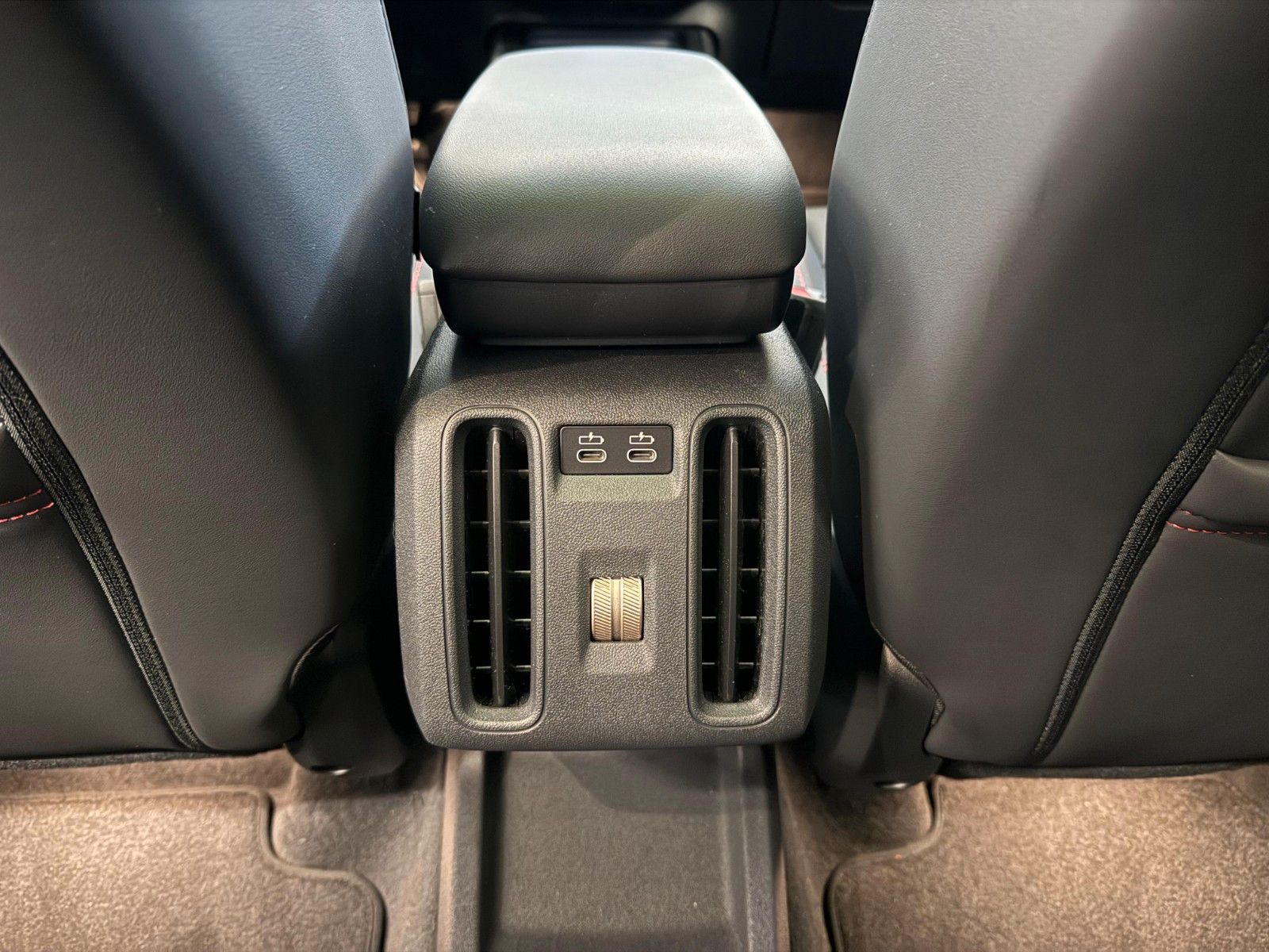 Fahrzeugabbildung MINI Countryman D JCW Trim ACC,HUD,PANO,HARMAN,AHK...