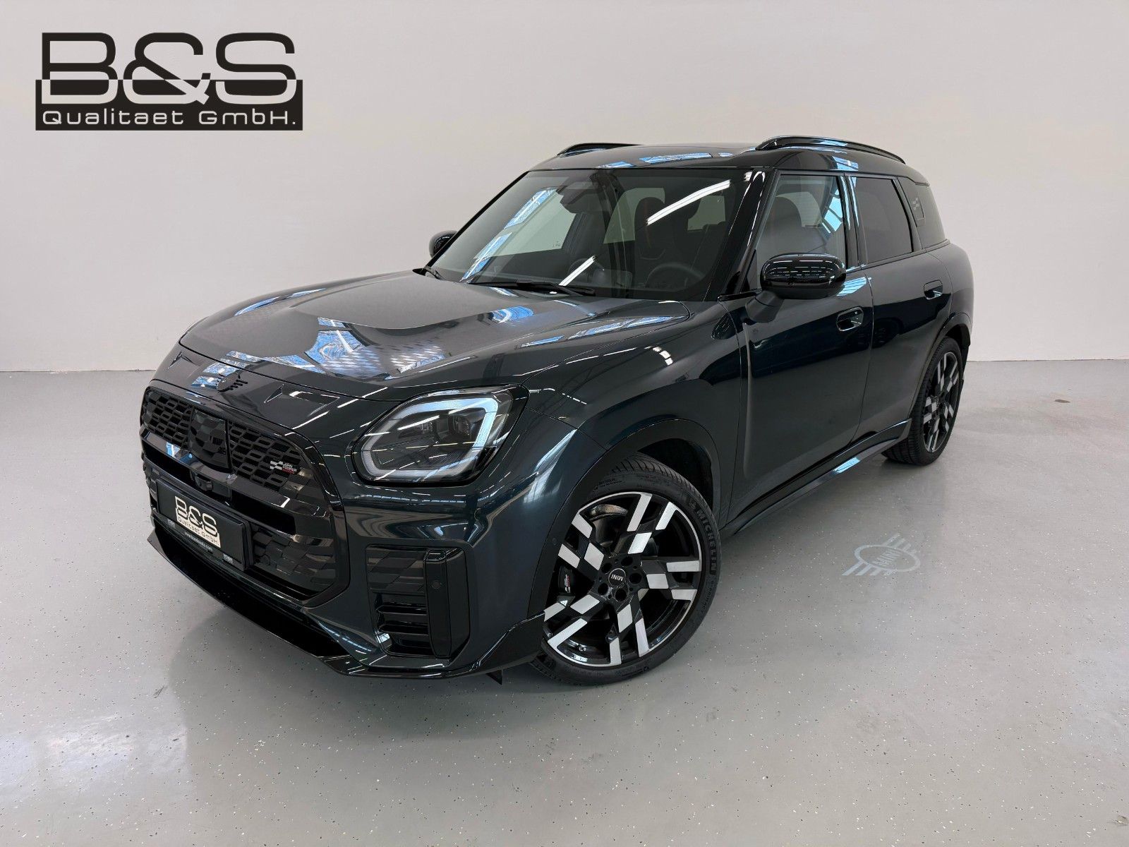 Fahrzeugabbildung MINI Countryman D JCW Trim ACC,HUD,PANO,HARMAN,AHK...