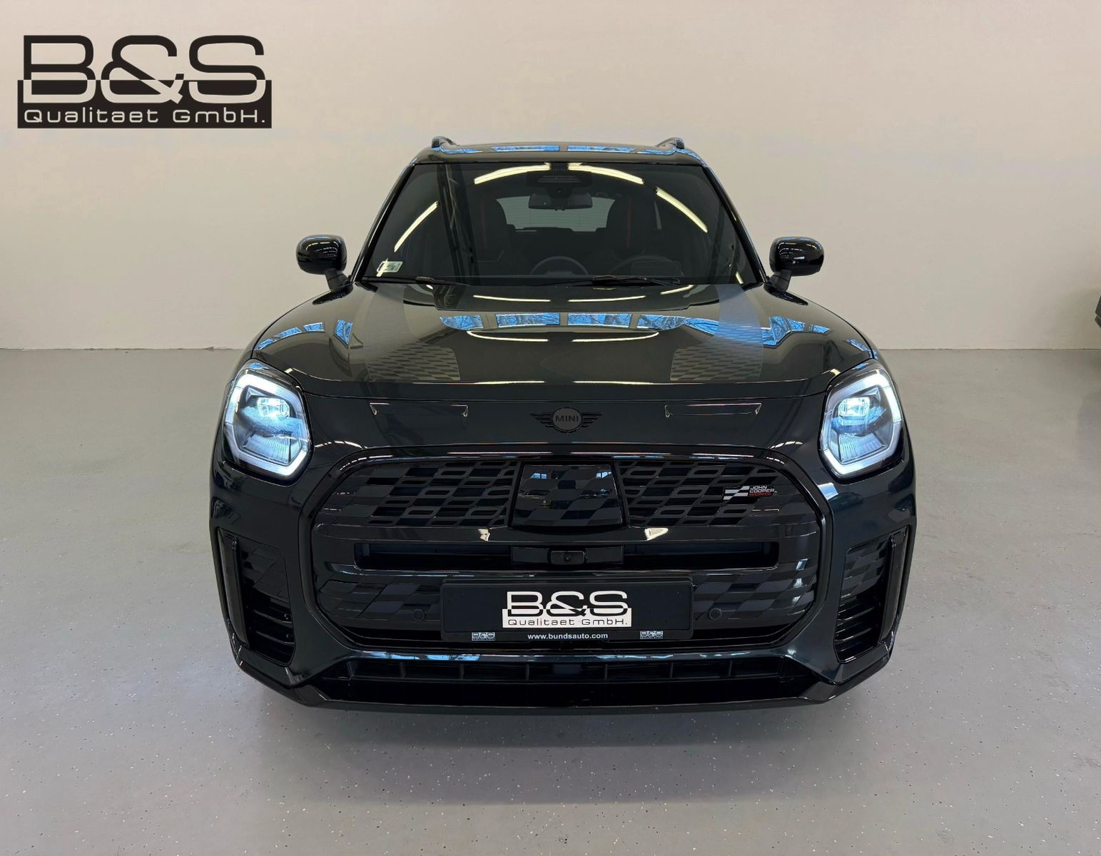 Fahrzeugabbildung MINI Countryman D JCW Trim ACC,HUD,PANO,HARMAN,AHK...