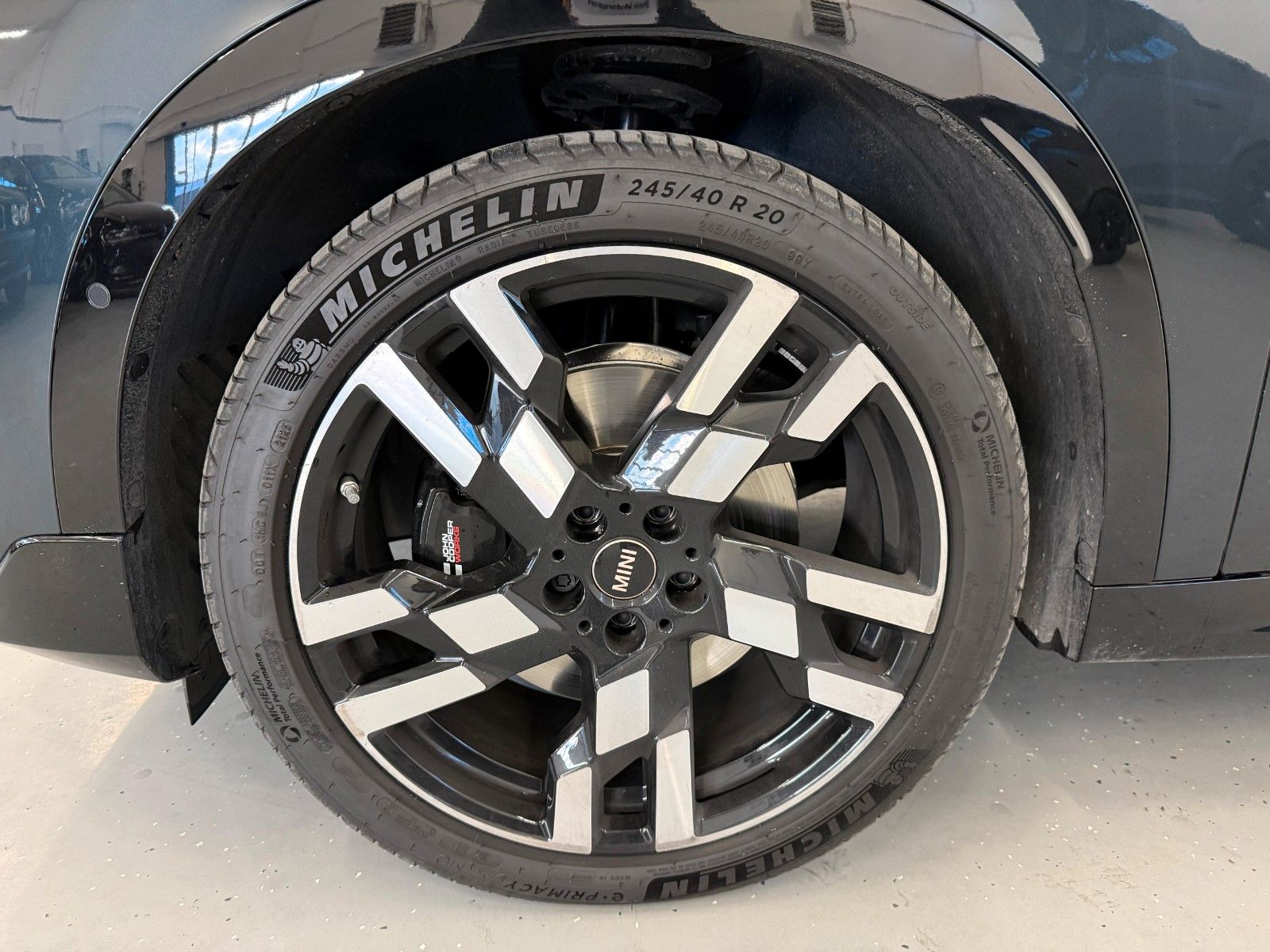 Fahrzeugabbildung MINI Countryman D JCW Trim ACC,HUD,PANO,HARMAN,AHK...