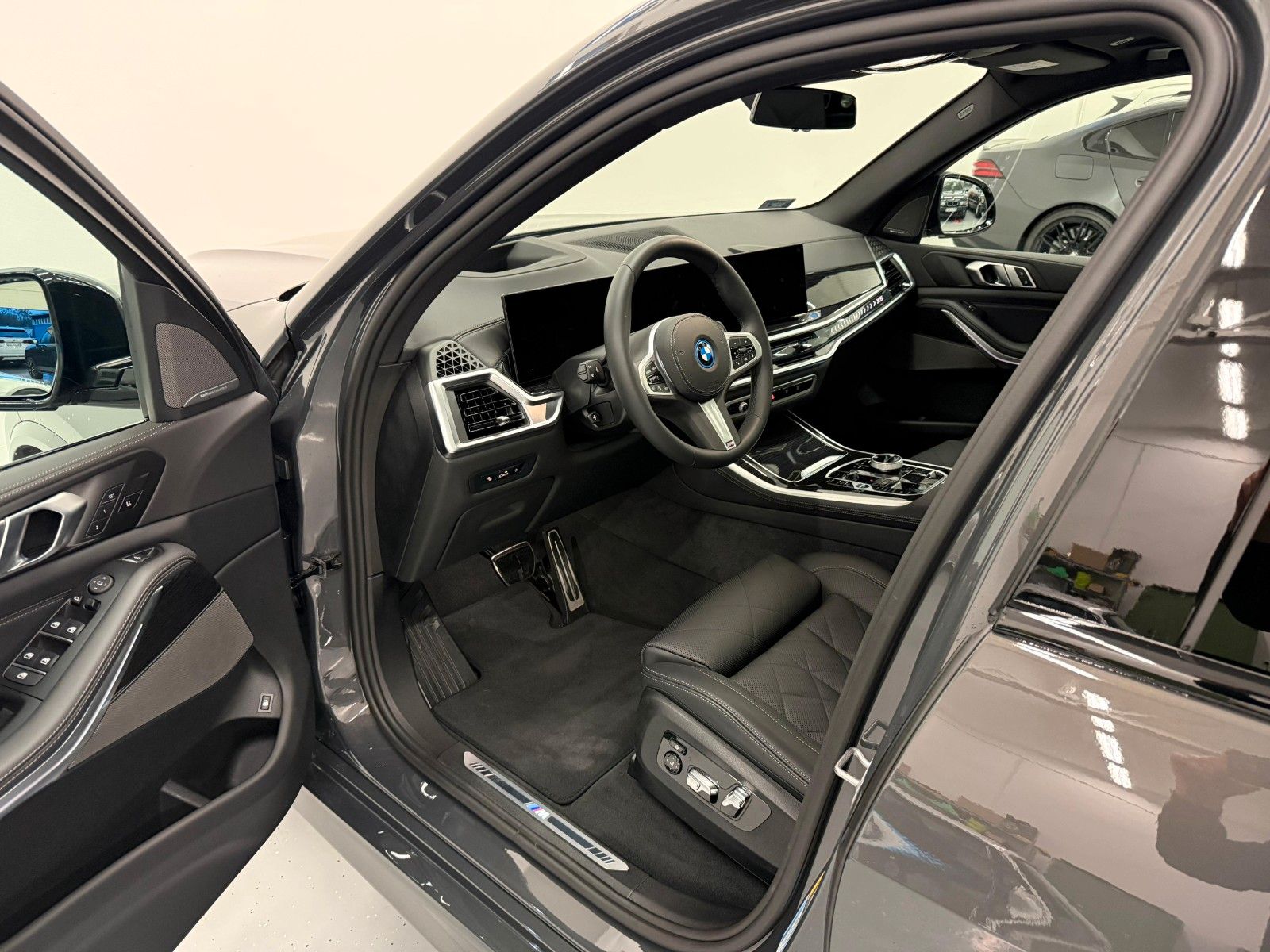 Fahrzeugabbildung BMW X5 50e xDrive MSport ACC,HUD,PANO,HARMAN,LUFT,..
