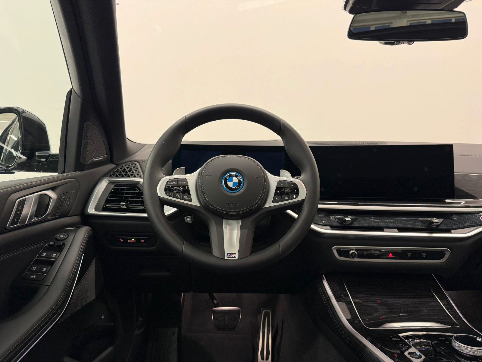 Fahrzeugabbildung BMW X5 50e xDrive MSport ACC,HUD,PANO,HARMAN,LUFT,..