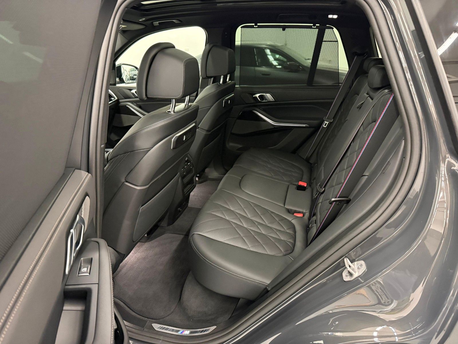 Fahrzeugabbildung BMW X5 50e xDrive MSport ACC,HUD,PANO,HARMAN,LUFT,..