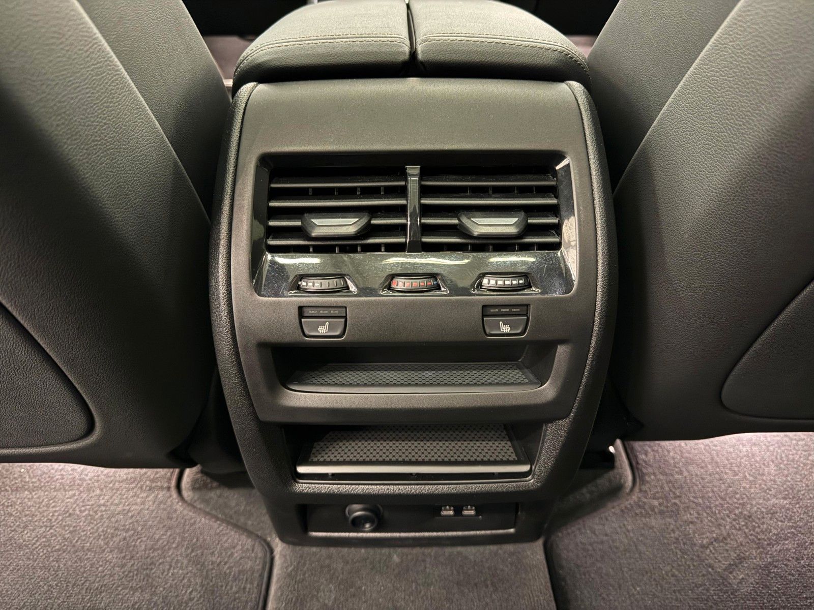 Fahrzeugabbildung BMW X5 50e xDrive MSport ACC,HUD,PANO,HARMAN,LUFT,..