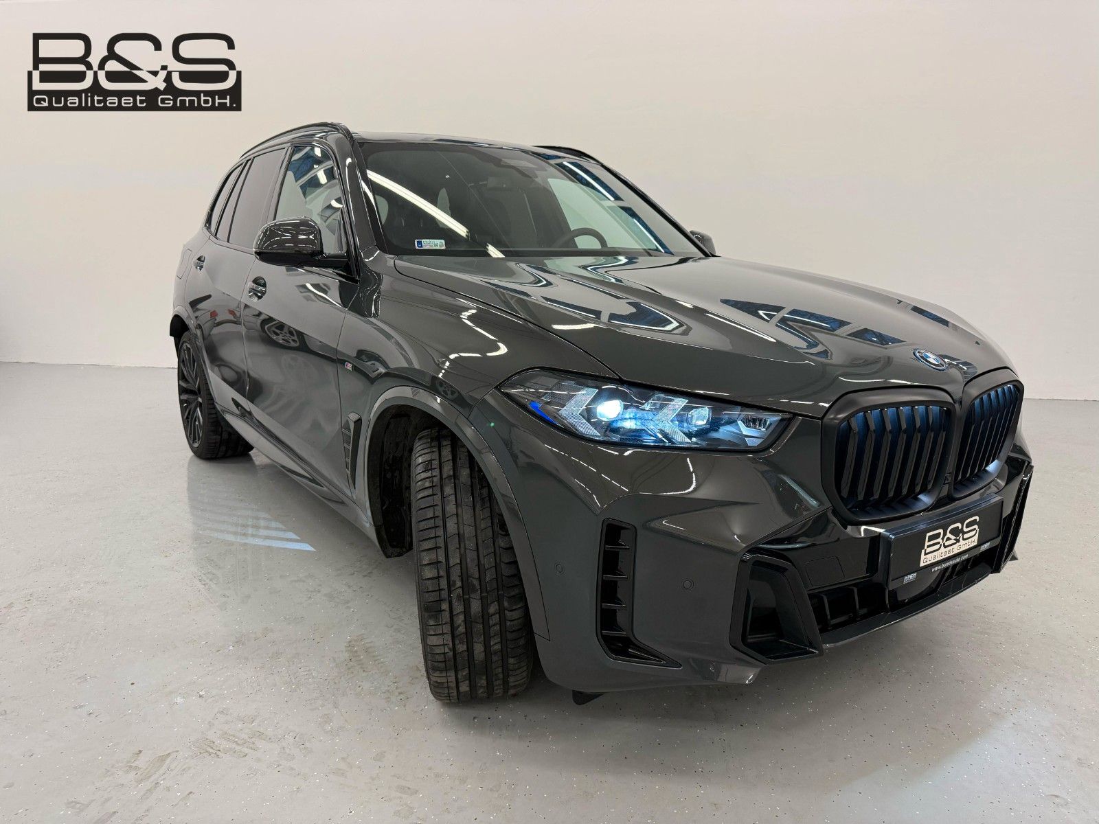 Fahrzeugabbildung BMW X5 50e xDrive MSport ACC,HUD,PANO,HARMAN,LUFT,..