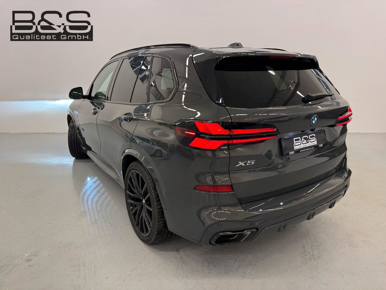 Fahrzeugabbildung BMW X5 50e xDrive MSport ACC,HUD,PANO,HARMAN,LUFT,..