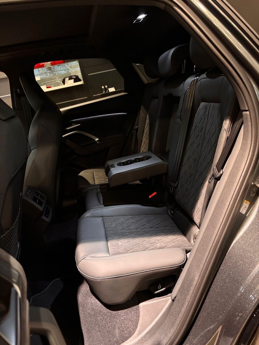 Fahrzeugabbildung Audi Q5 Sportback 2.0 TDI quattro ACC,MATRIX,PANO,Usw