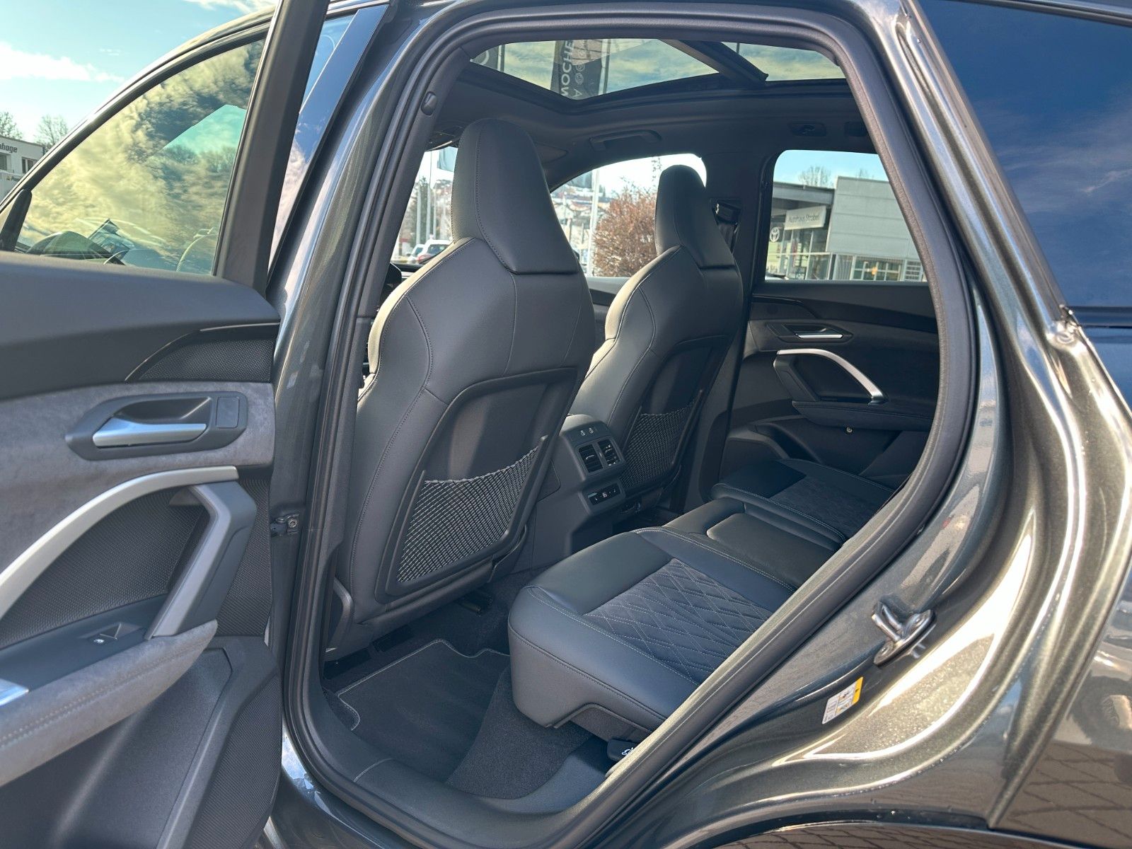 Fahrzeugabbildung Audi Q5 Sportback2.0 TDI quattro S-LINE ACC,PANO,MATR