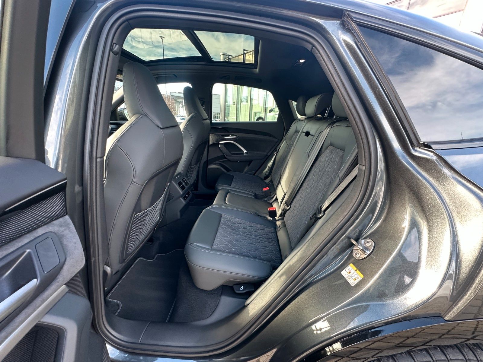 Fahrzeugabbildung Audi Q5 Sportback2.0 TDI quattro S-LINE ACC,PANO,MATR